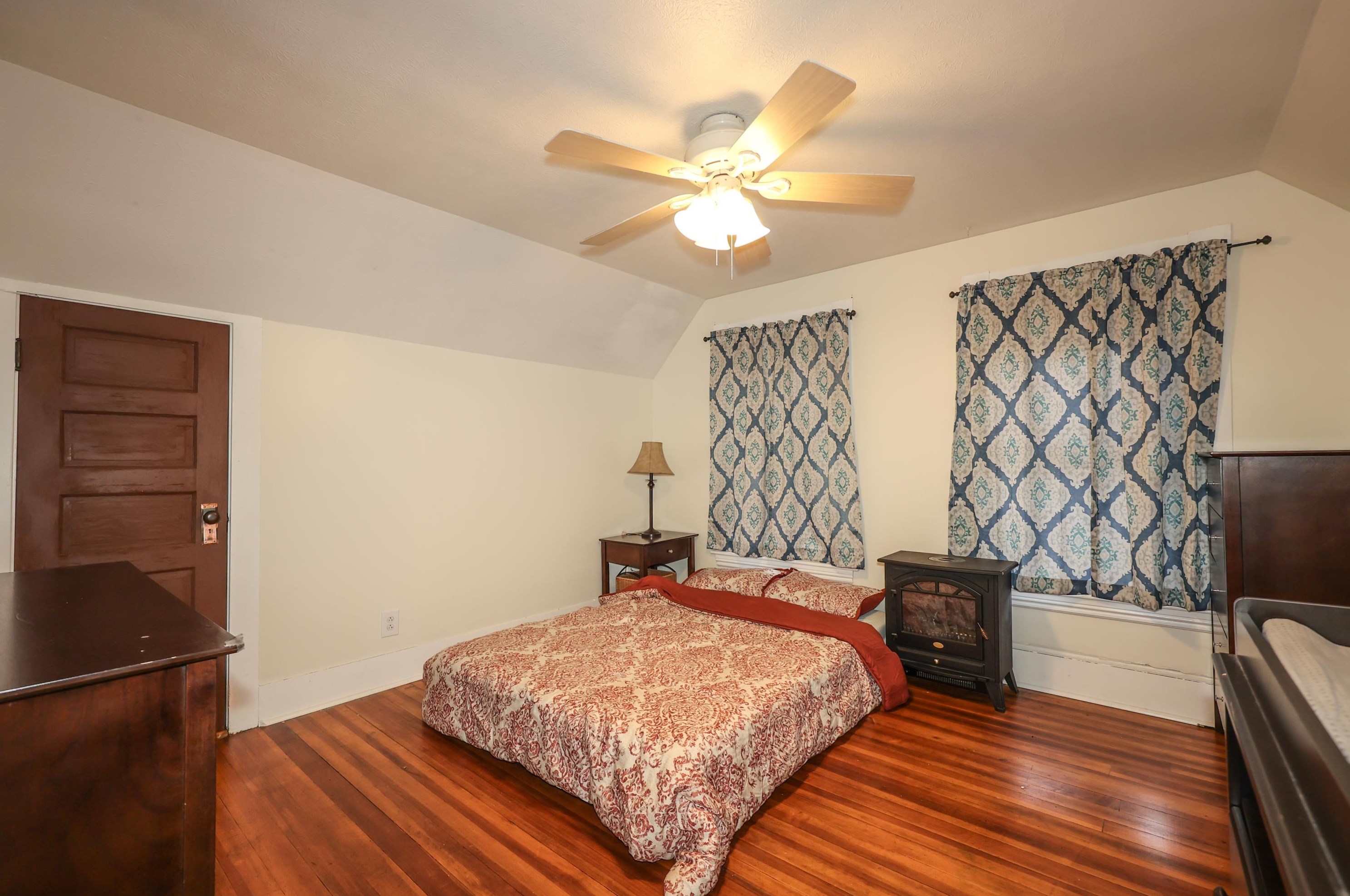 19 Maple St, Manchester NH  03106-1509 exterior