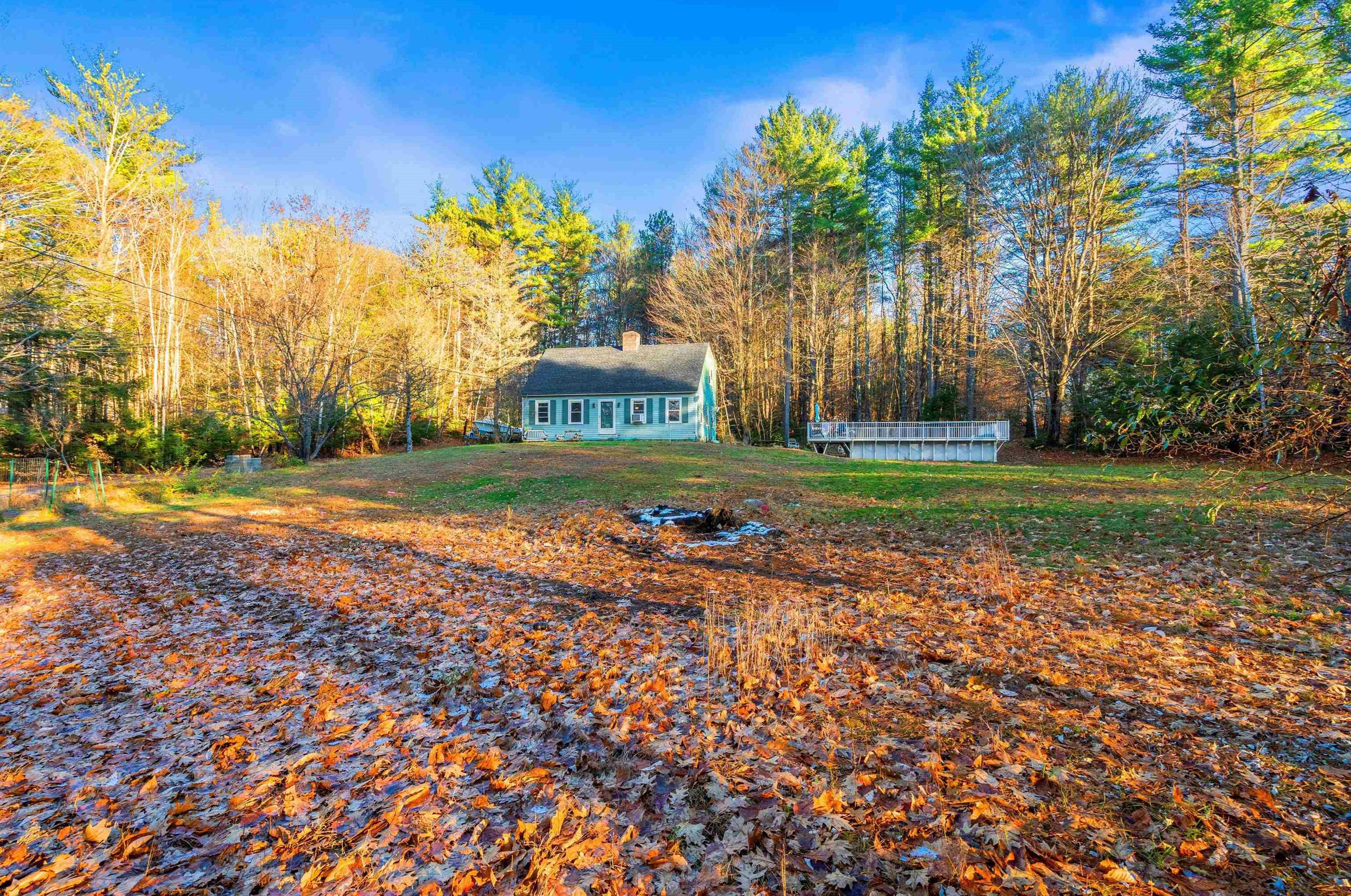 33 Sherwood Forest Rd, Weare, NH 03281
