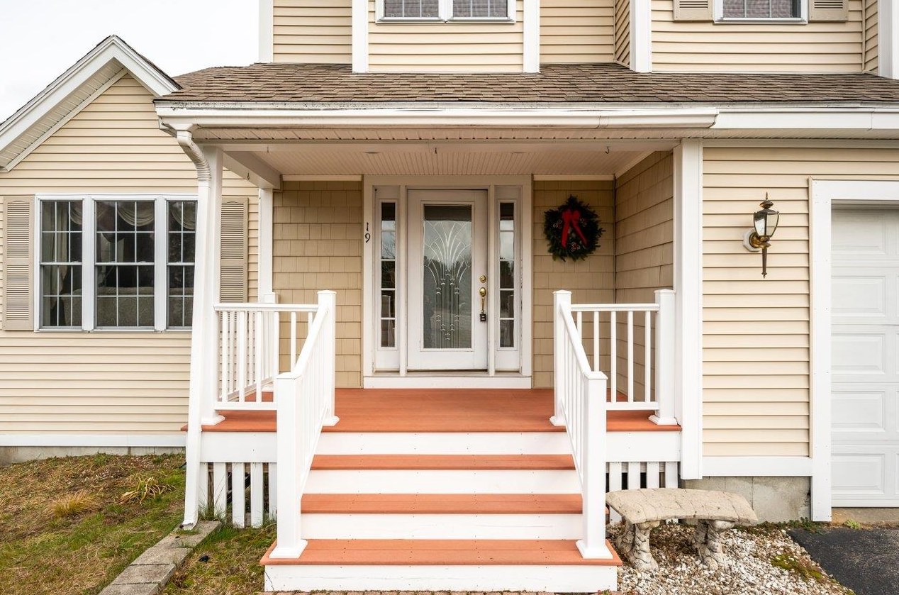 19 Winslow Dr, Somersworth, NH 03878