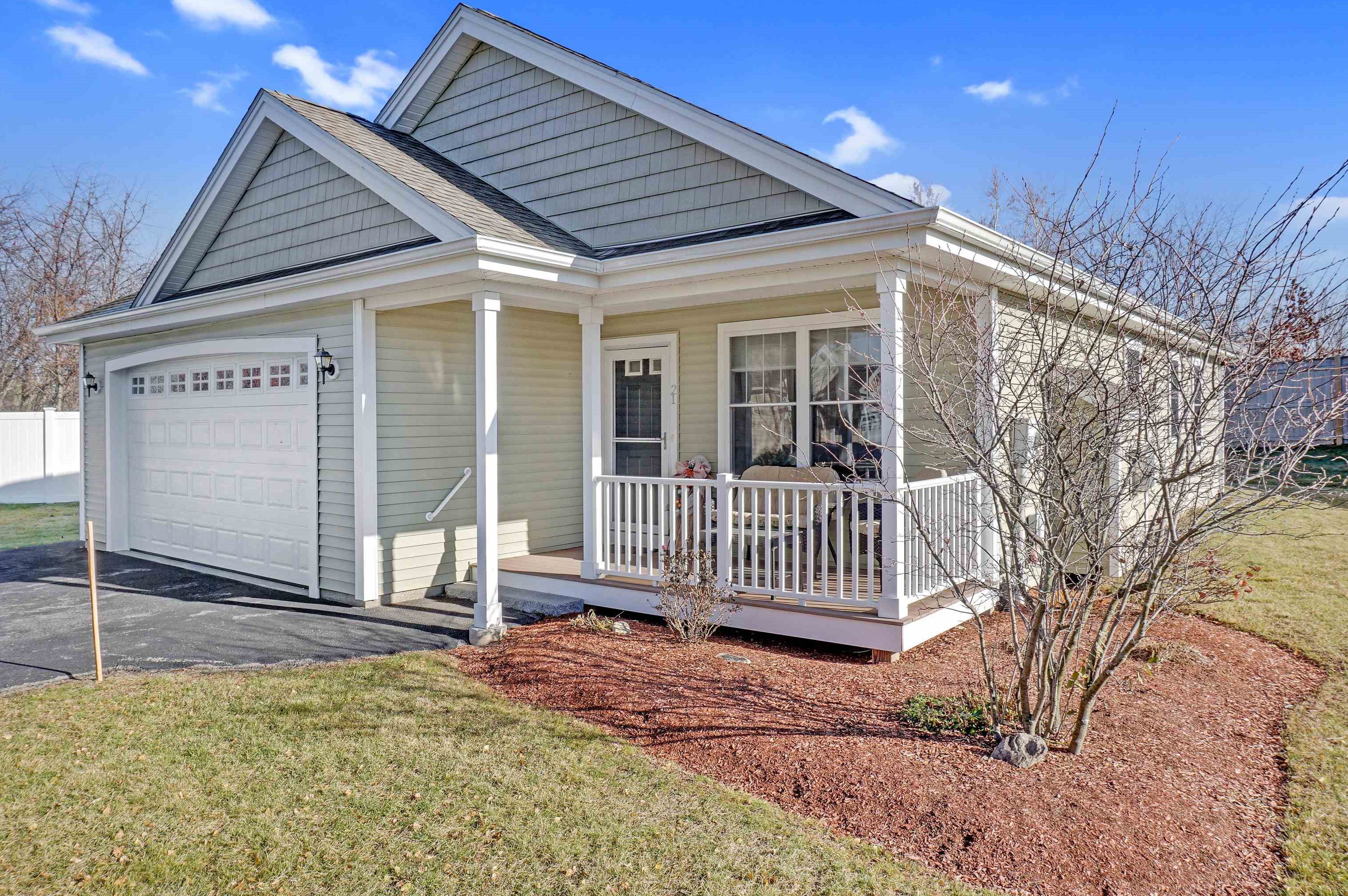 21 Stinson Dr, Nashua, NH 03063
