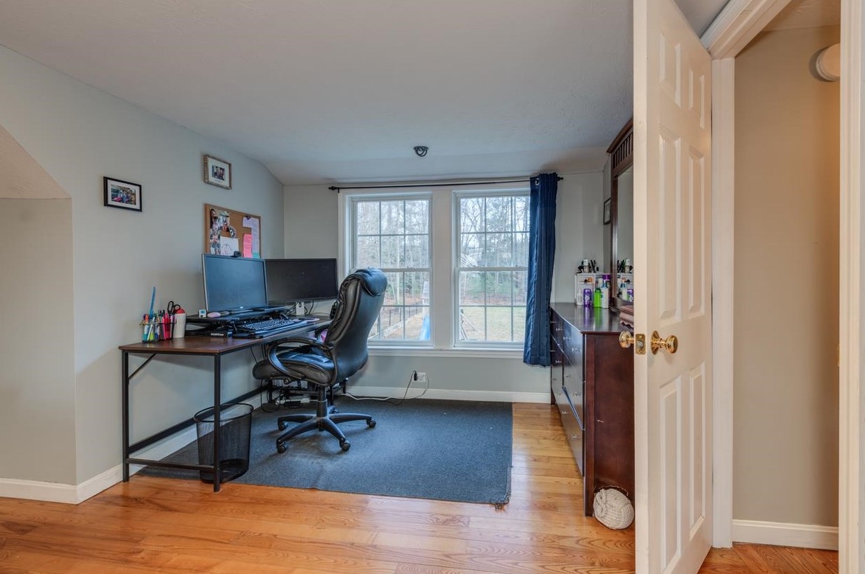 129 Charles Bancroft Hwy, Hudson NH  03052-2409 exterior