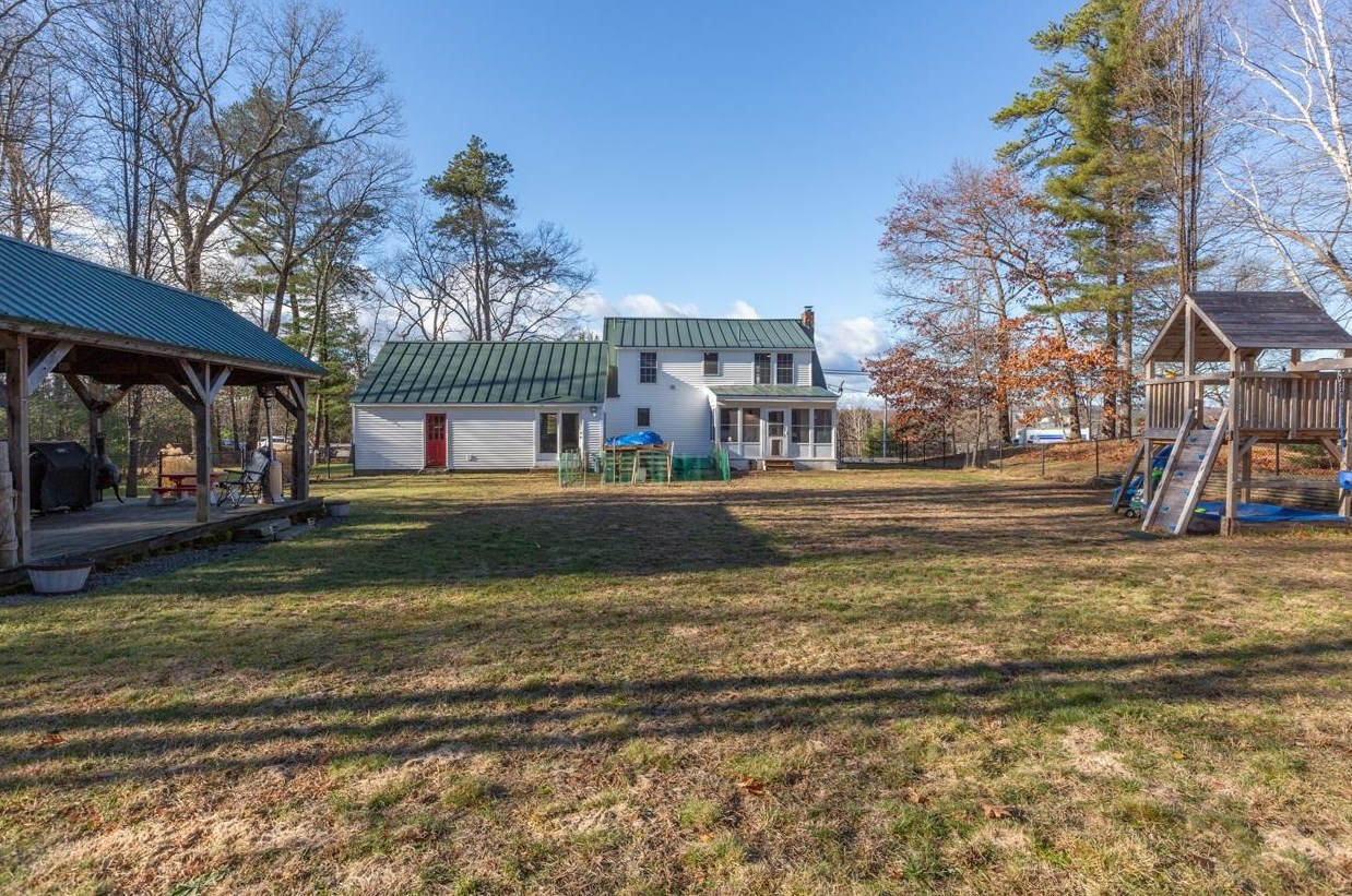 129 Charles Bancroft Hwy, Hudson NH  03052-2409 exterior