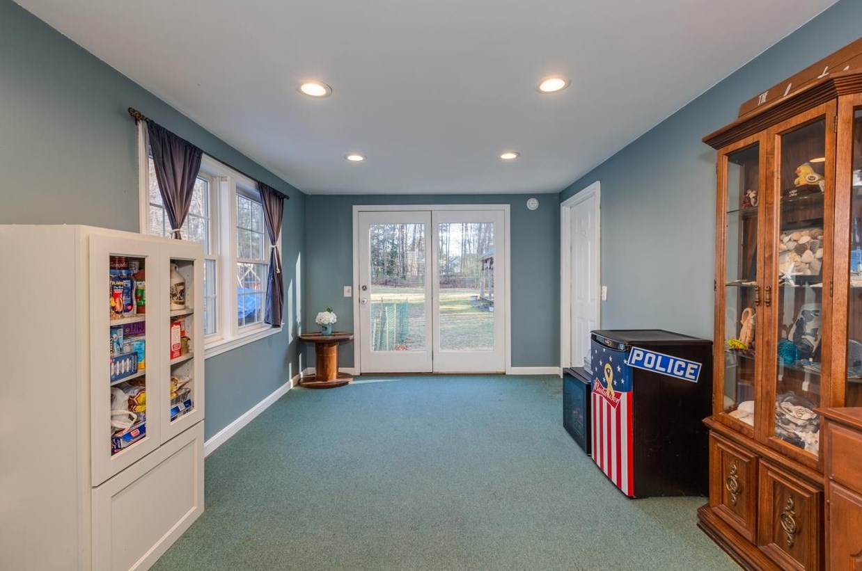 129 Charles Bancroft Hwy, Hudson NH  03052-2409 exterior