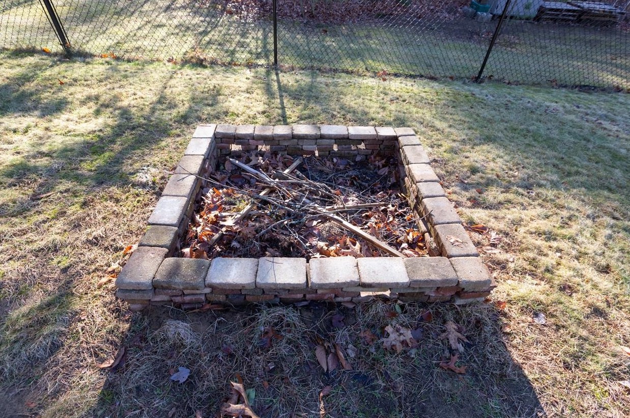 129 Charles Bancroft Hwy, Hudson NH  03052-2409 exterior