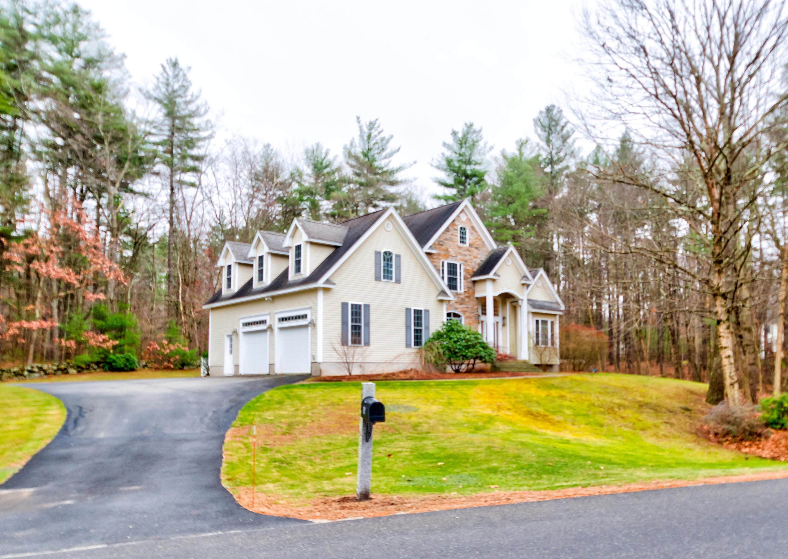 56 Lawson Farm Rd, Londonderry, NH 03053