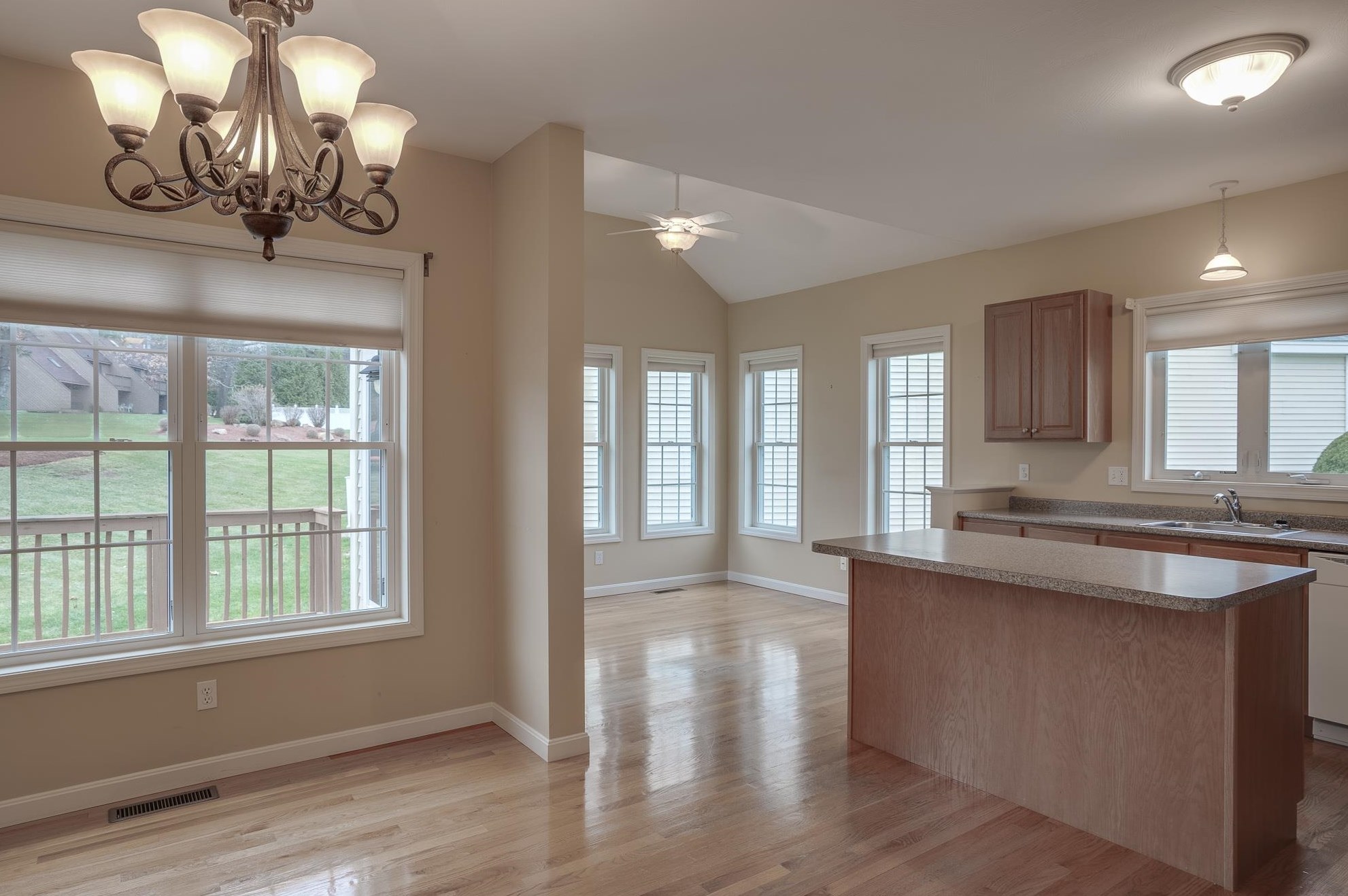 27 Stearns Ln, Merrimack NH 03054-6402 exterior