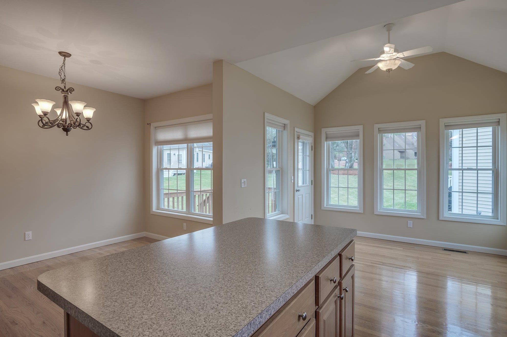 27 Stearns Ln, Merrimack NH 03054-6402 exterior