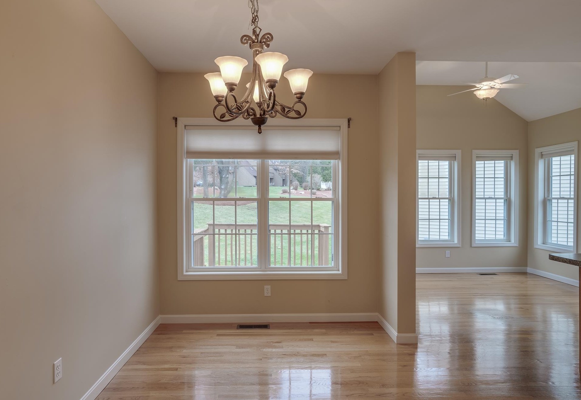 27 Stearns Ln, Merrimack NH 03054-6402 exterior