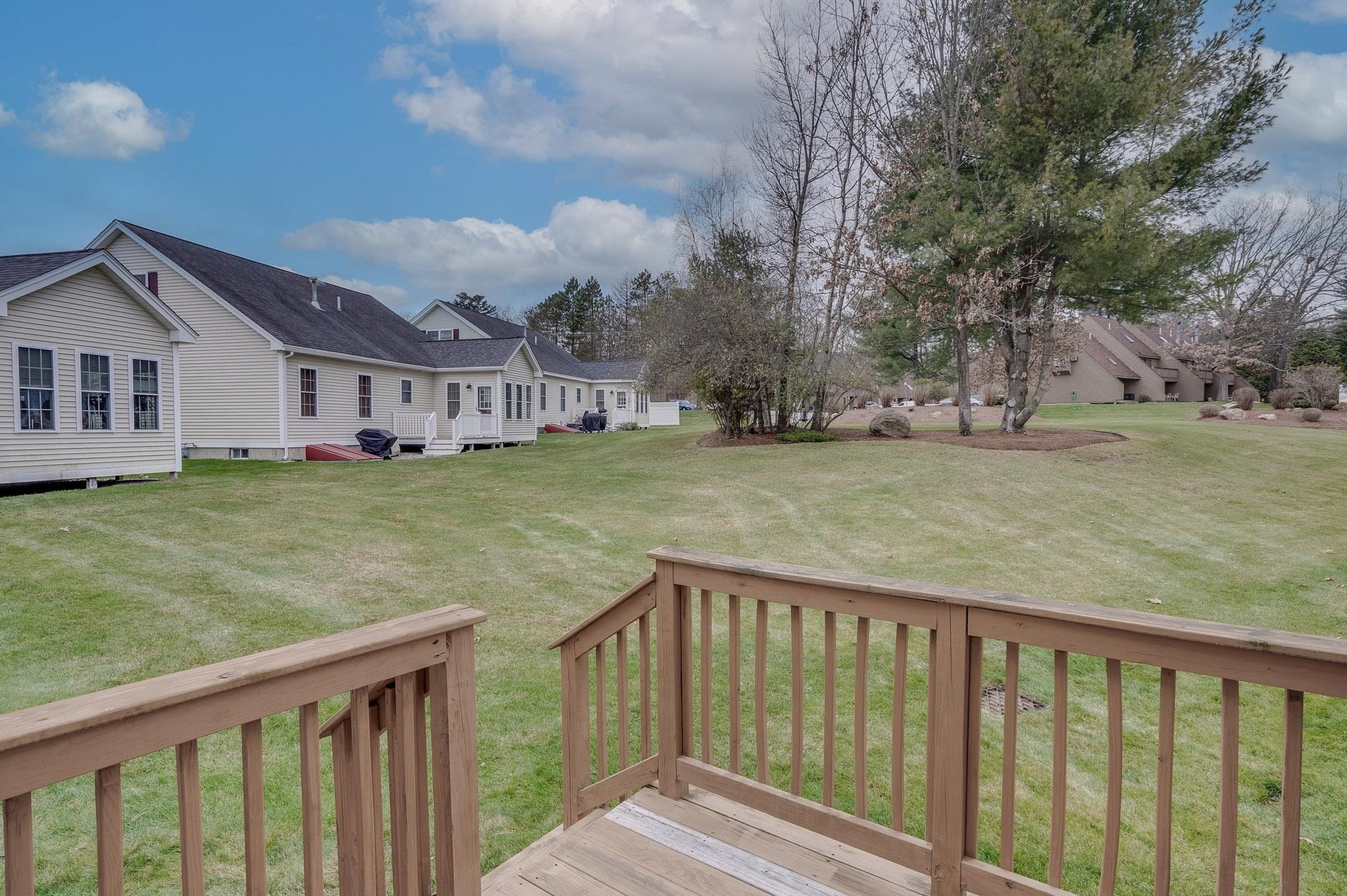 27 Stearns Ln, Merrimack NH 03054-6402 exterior