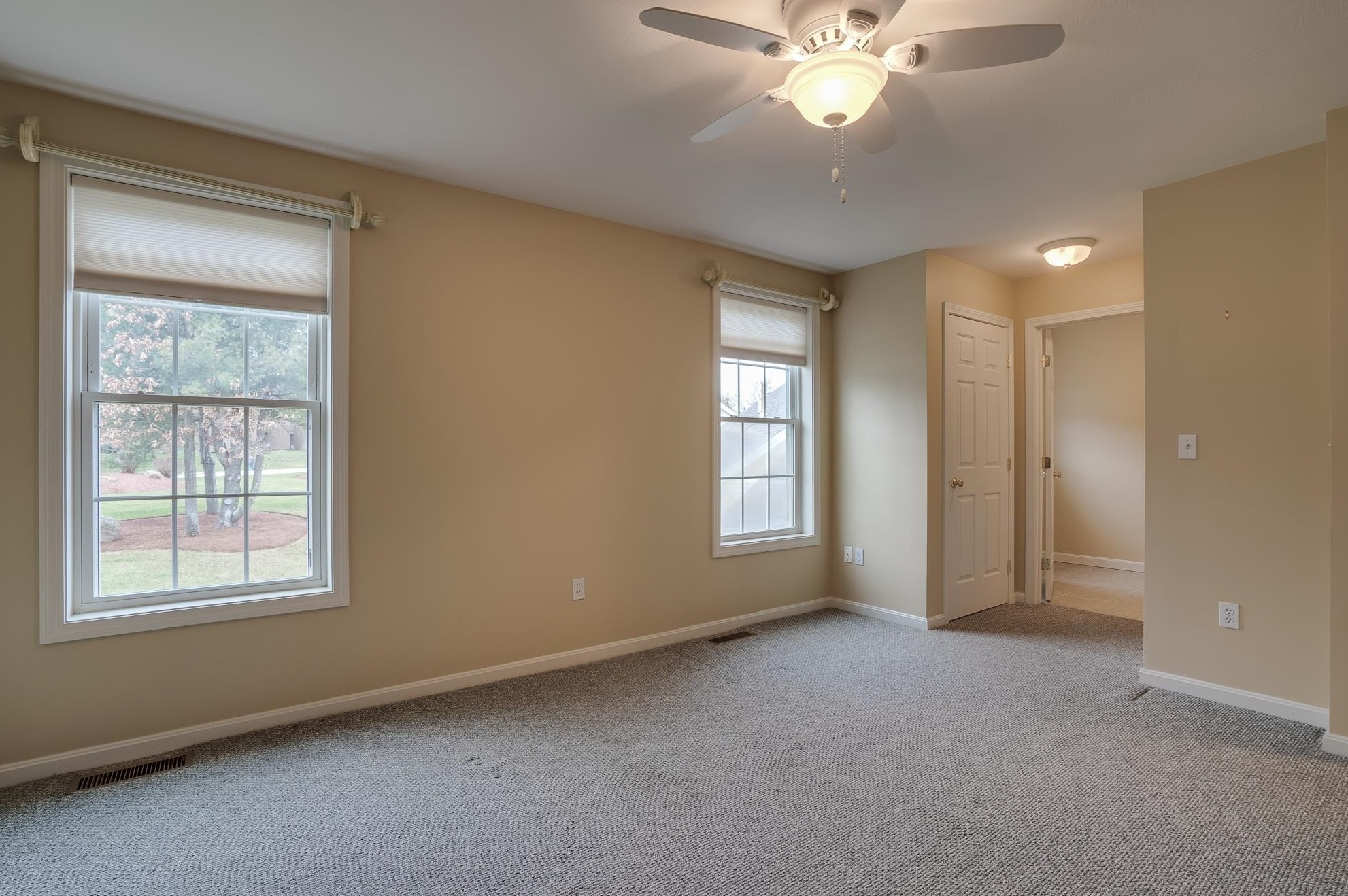 27 Stearns Ln, Merrimack NH 03054-6402 exterior