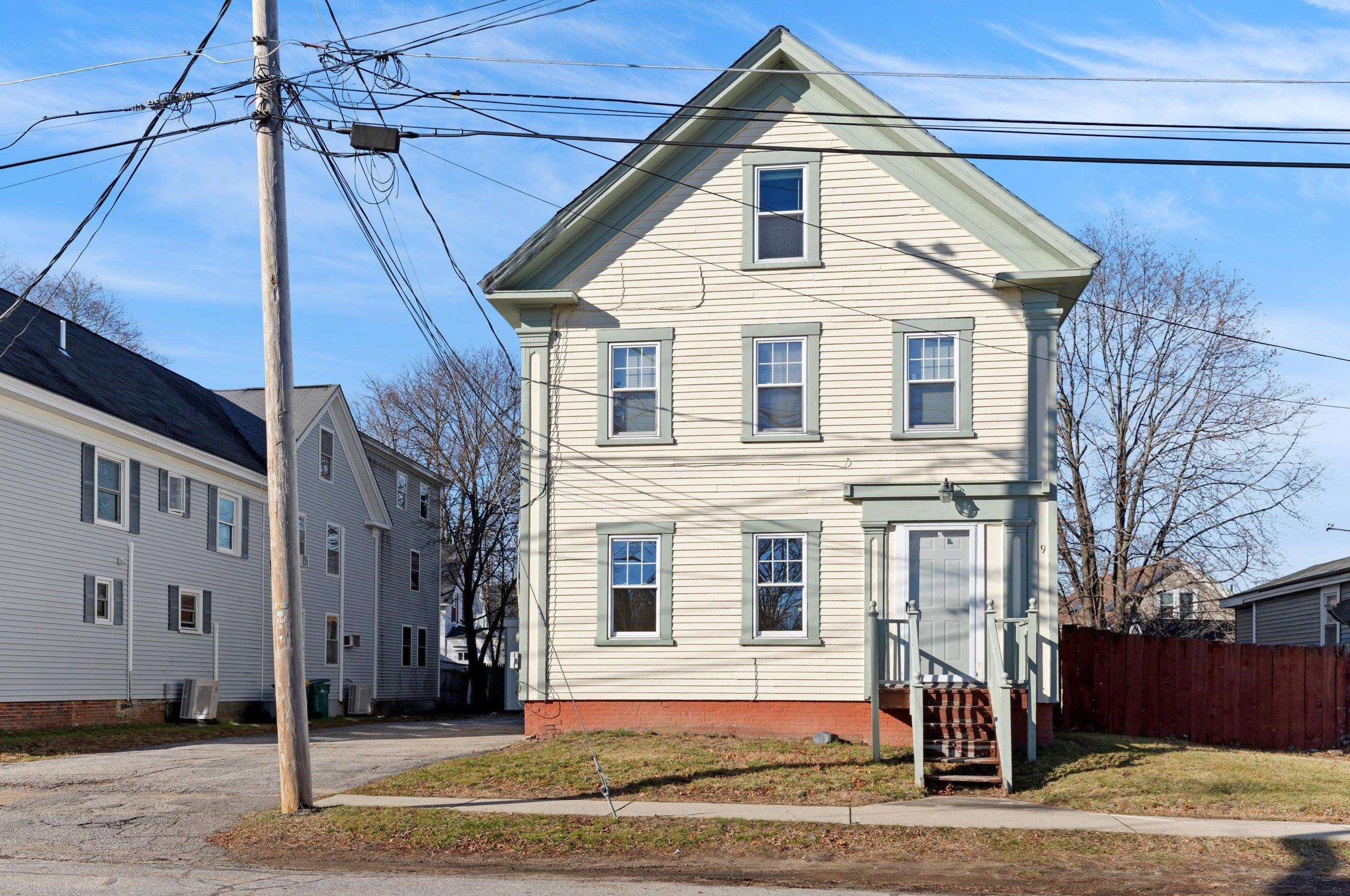 9 Lincoln St, Rochester, NH 03867-3008