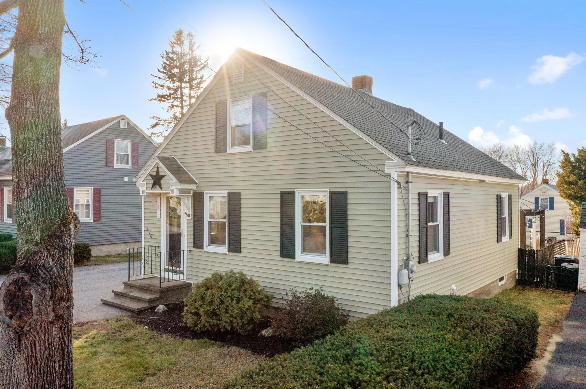 170 Anthony St, Manchester, NH 03103