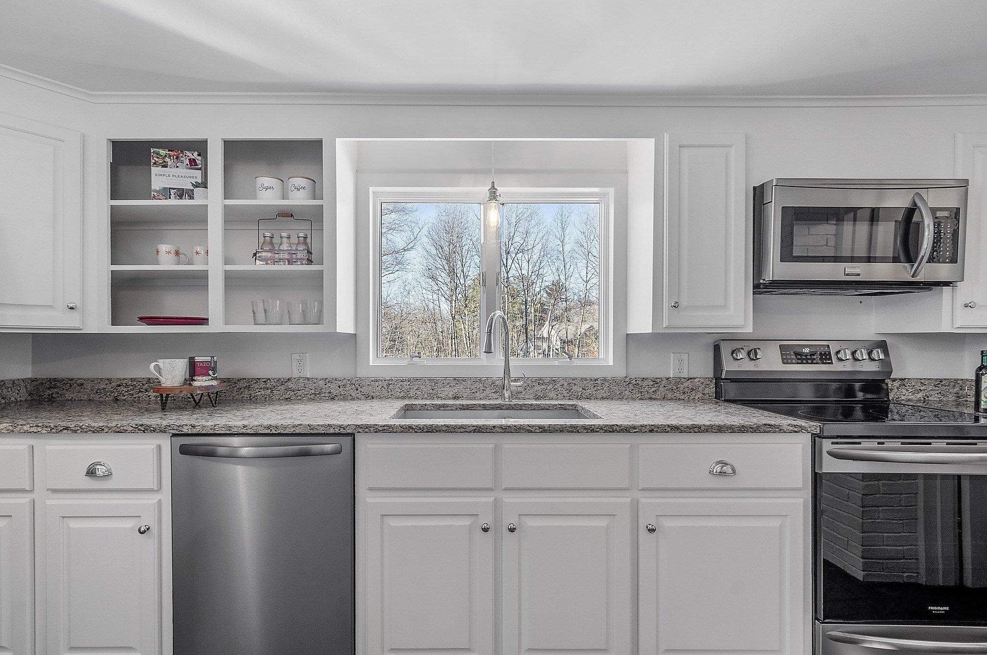 132 Range Rd, Windham NH  03087-2400 exterior