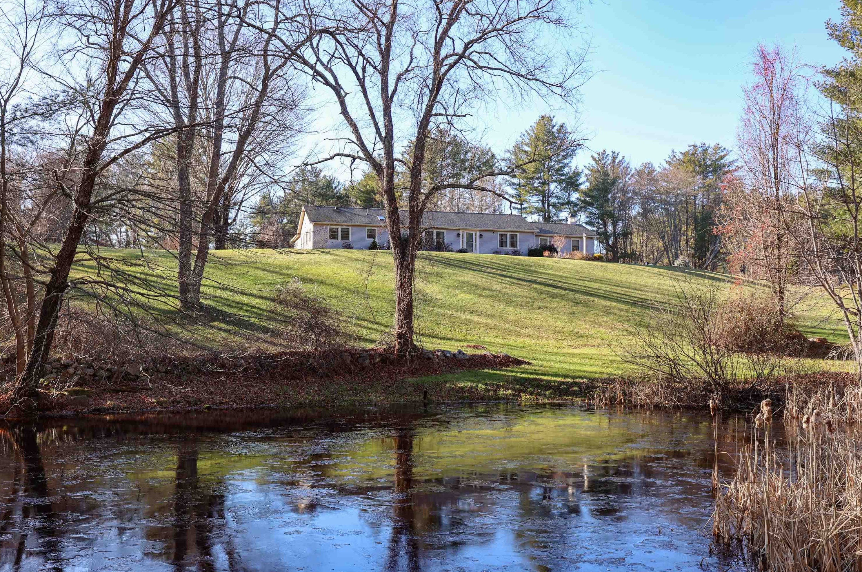 27 Juniper Dr, Manchester, NH 03110-6309