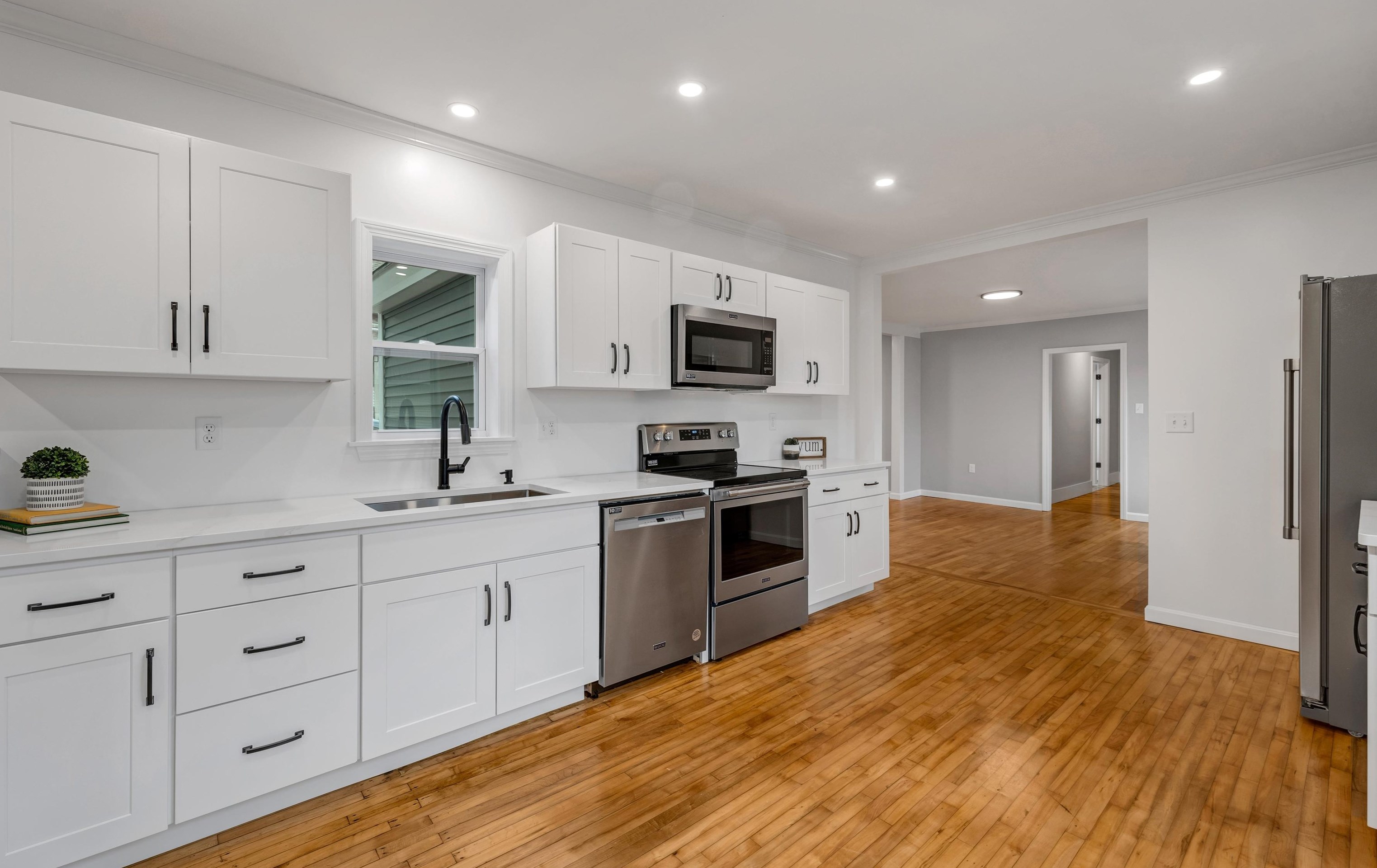 41 High St, Tilton, NH 03276