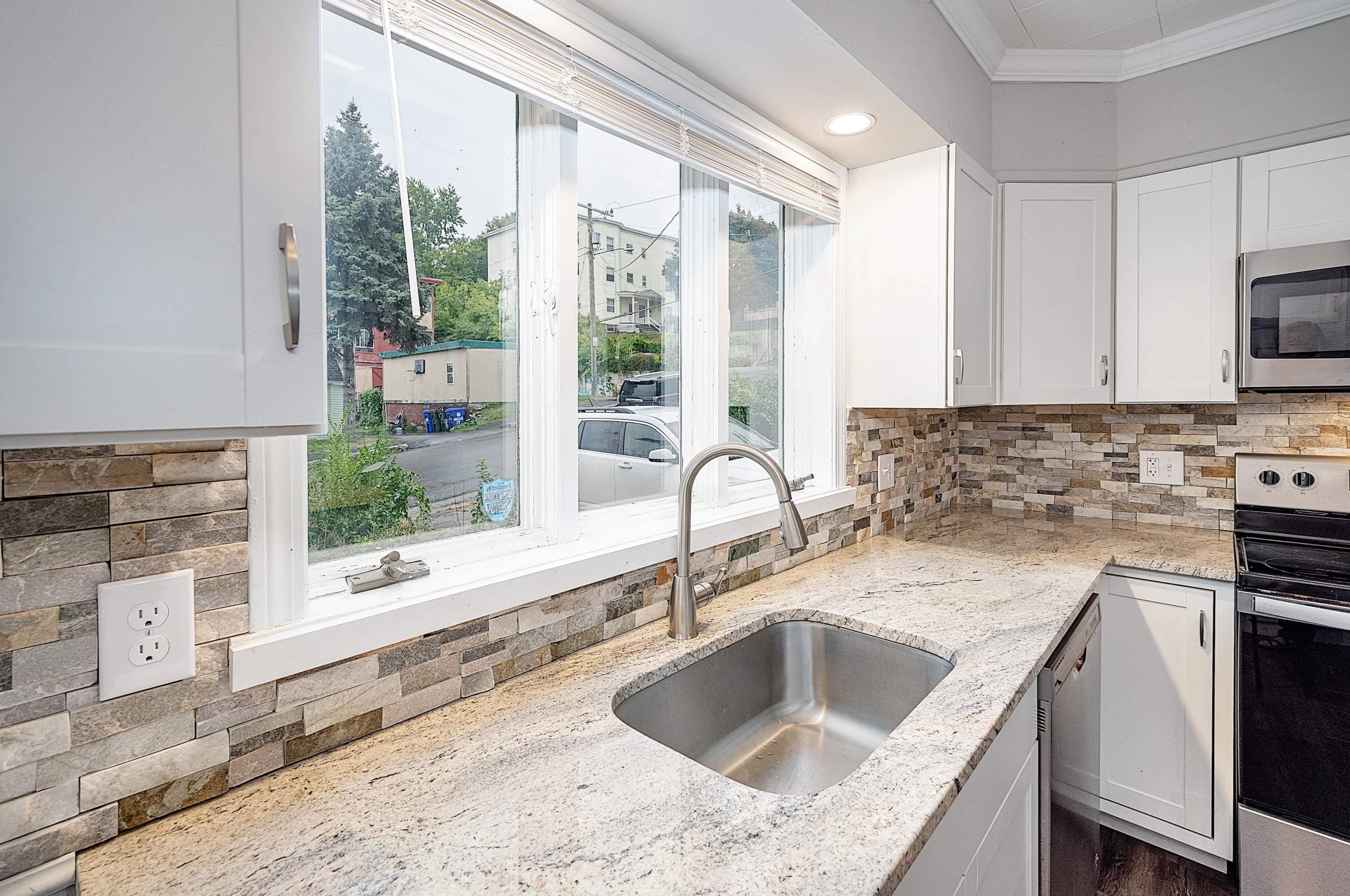 318 Main St, Manchester NH  03102-4032 exterior