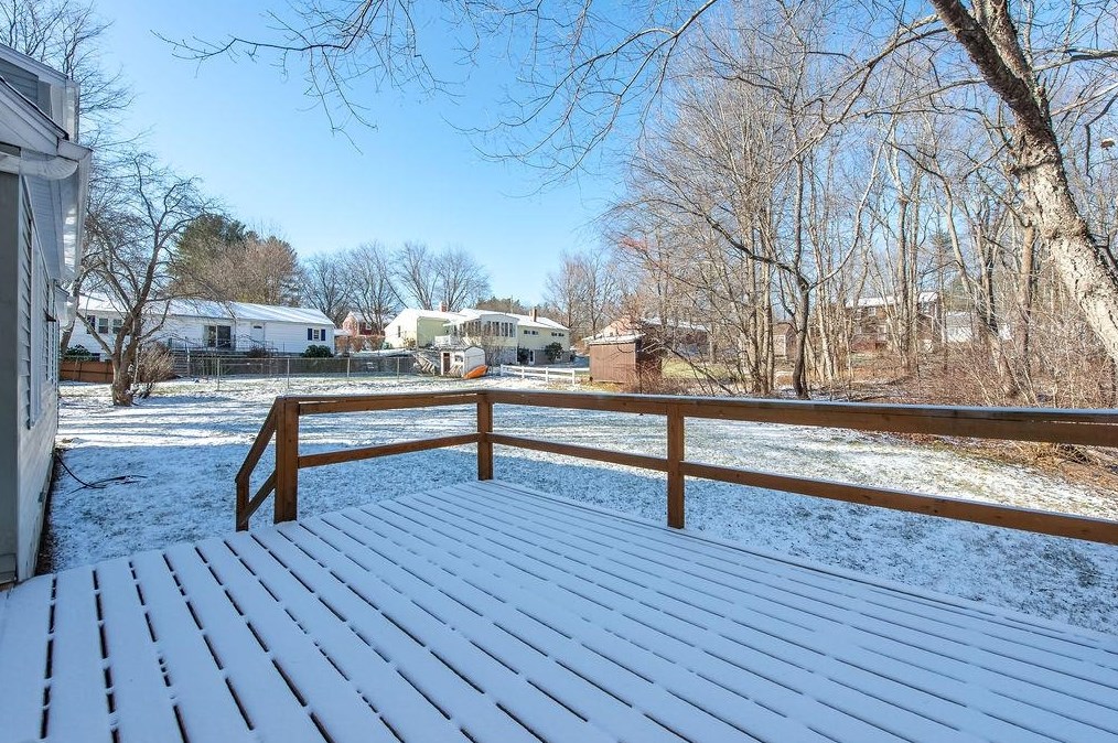 6 Thomas St, Rochester NH  03867-4345 exterior