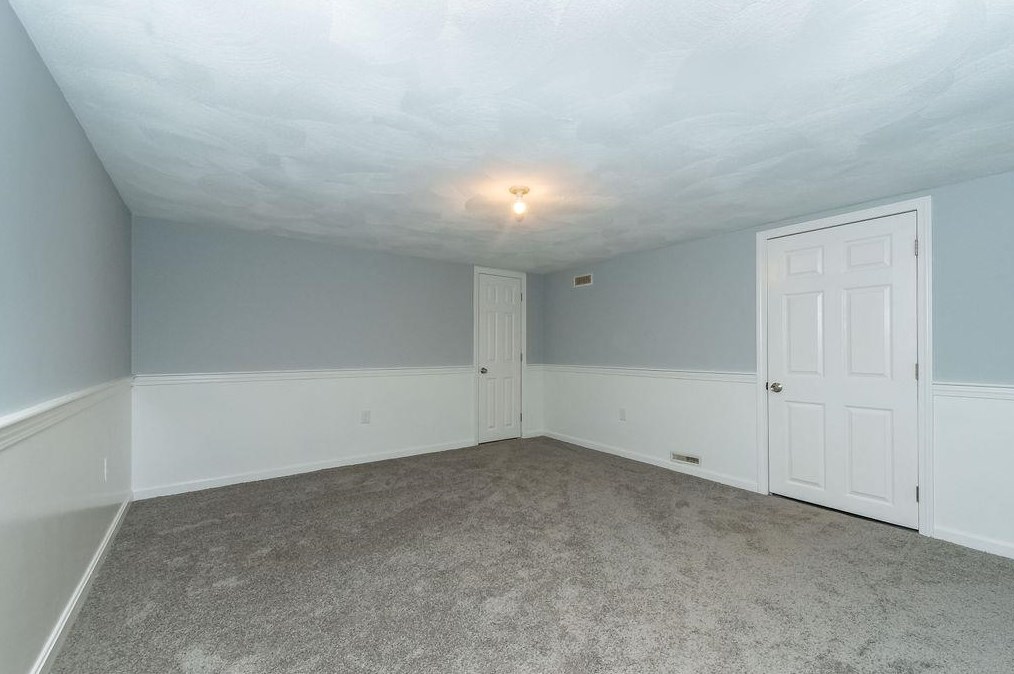 6 Thomas St, Rochester NH  03867-4345 exterior