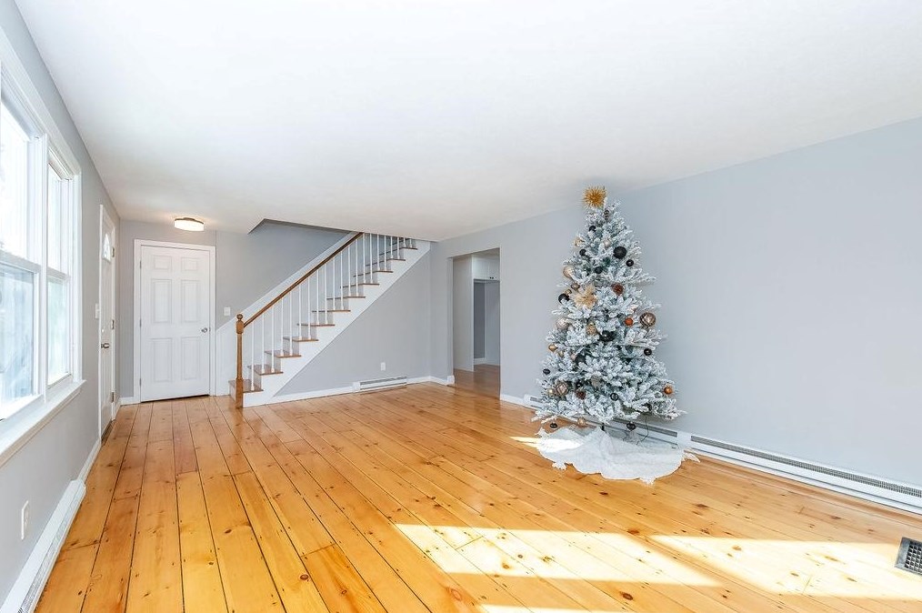 6 Thomas St, Rochester NH  03867-4345 exterior