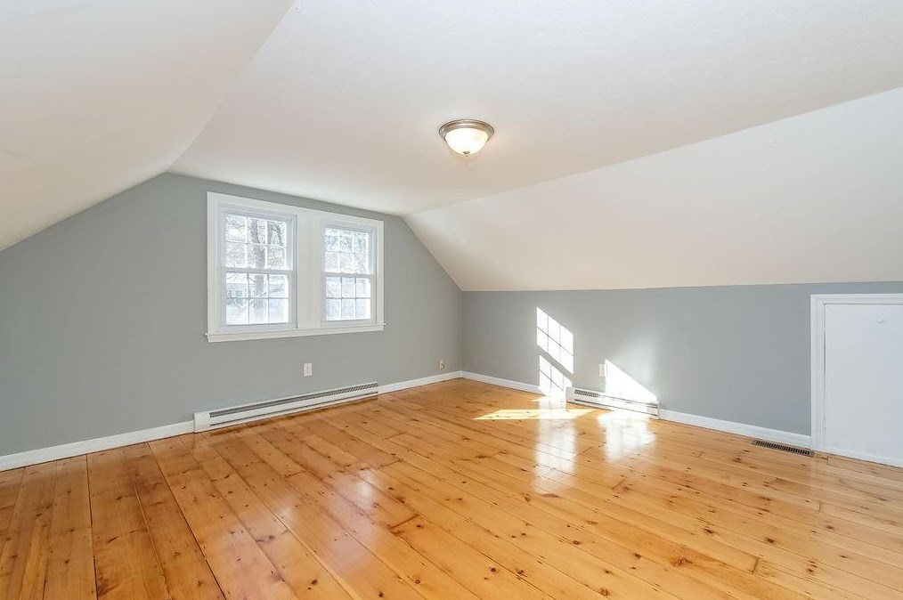 6 Thomas St, Rochester NH  03867-4345 exterior