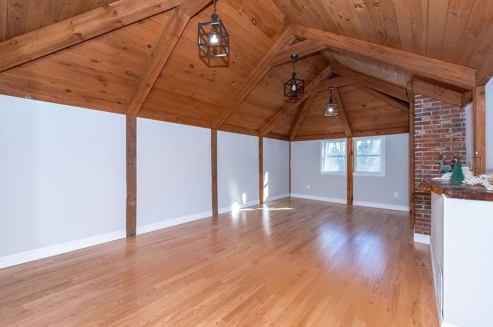 6 Thomas St, Rochester NH  03867-4345 exterior