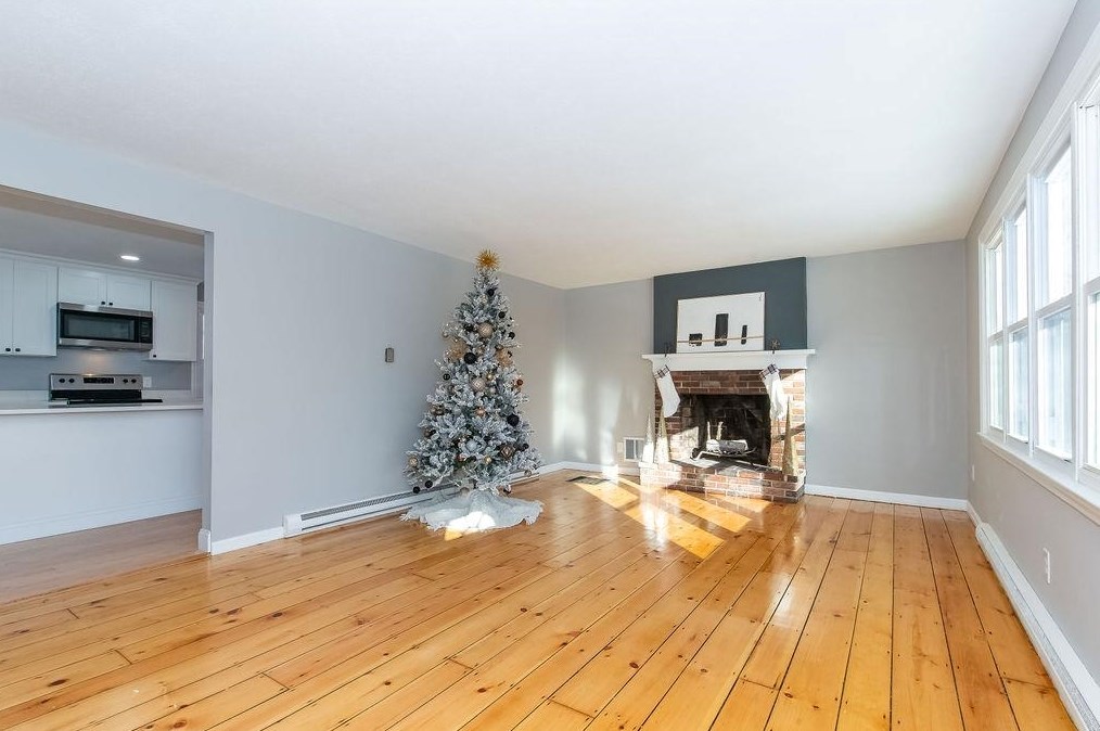 6 Thomas St, Rochester NH  03867-4345 exterior