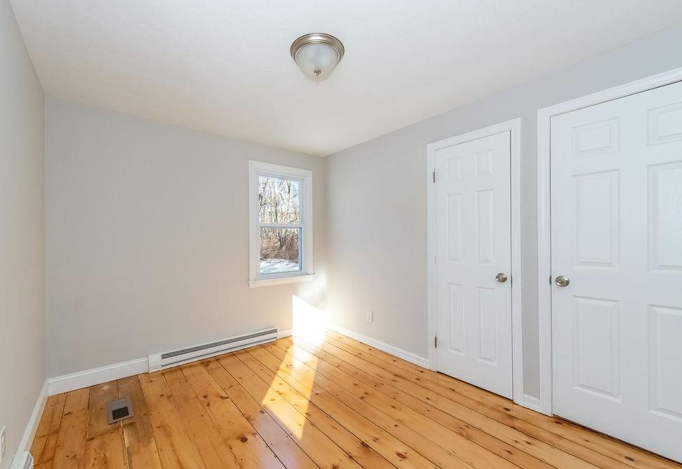 6 Thomas St, Rochester NH  03867-4345 exterior