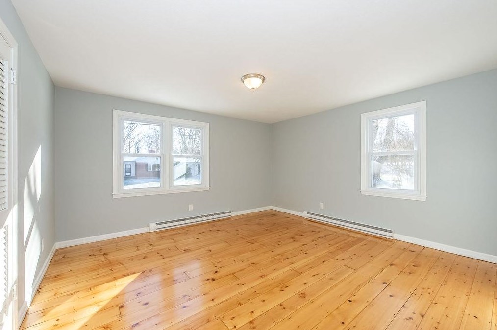 6 Thomas St, Rochester NH  03867-4345 exterior