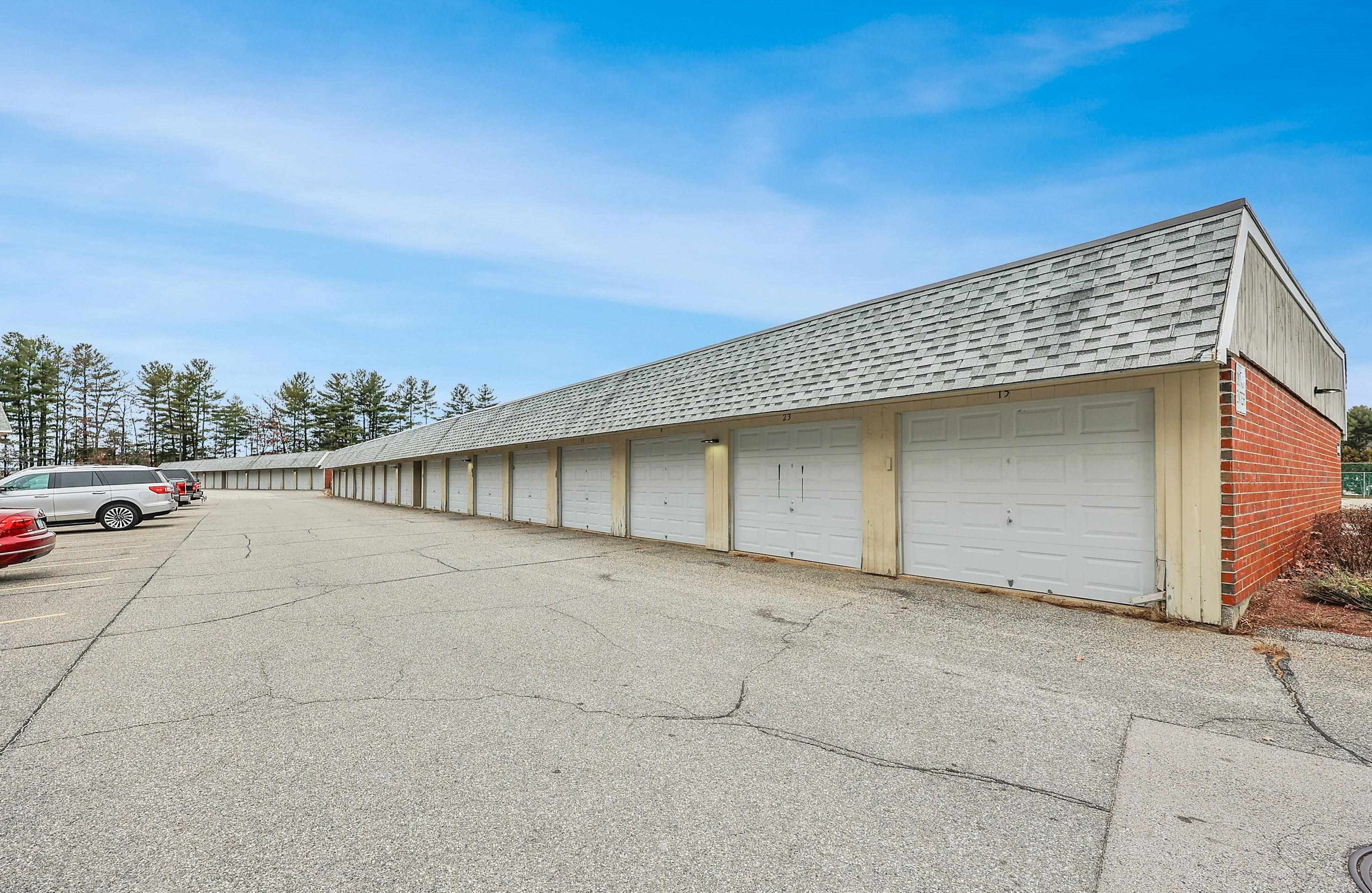 2 Roedean Dr, Nashua NH  03063-5015 exterior