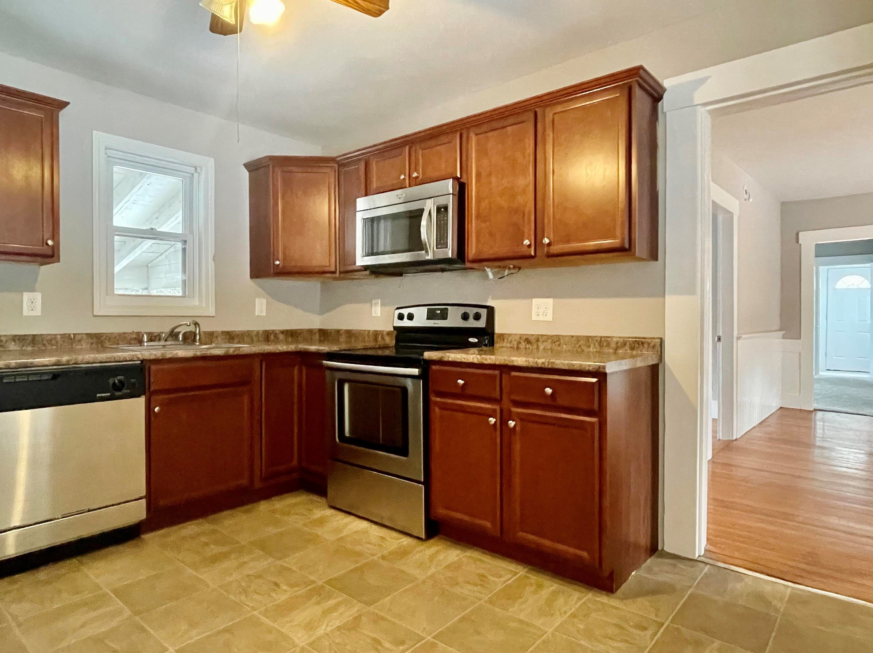 207 Deerfield Rd, Allenstown, NH 03275