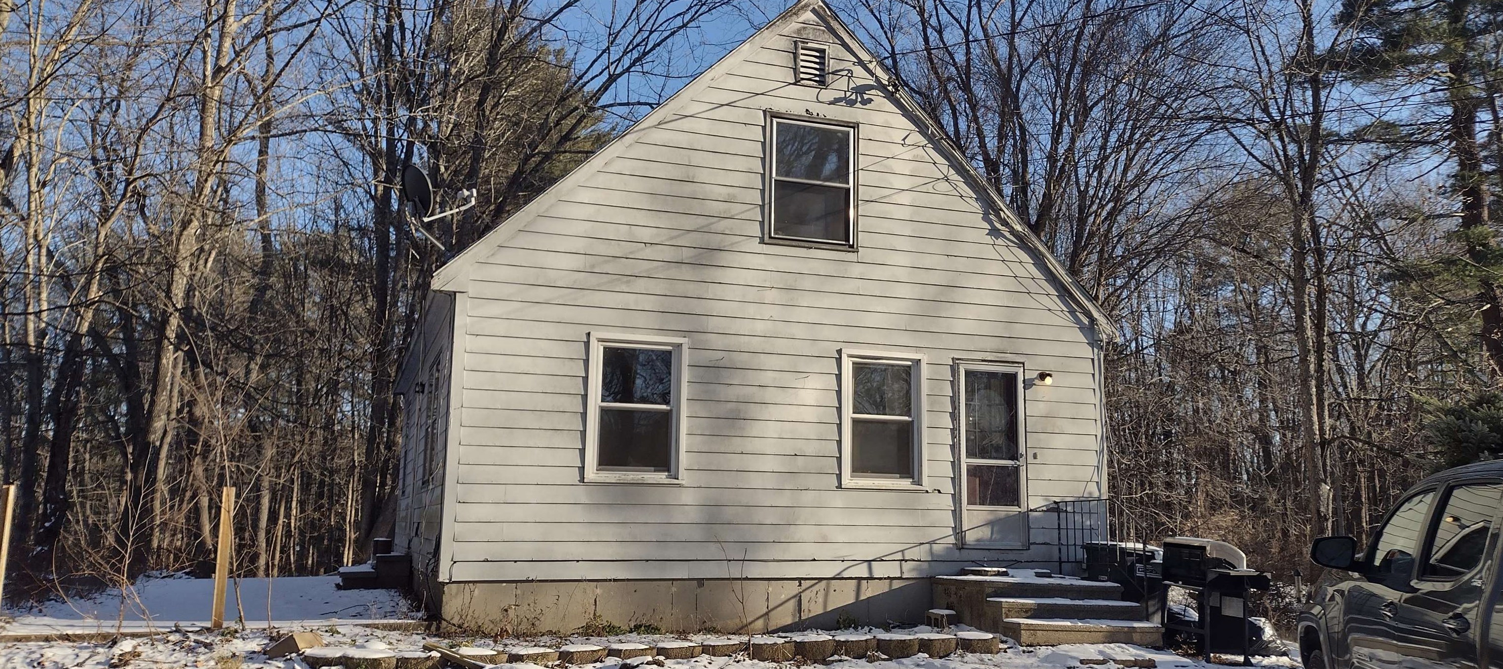46 Pleasant St, Danville, NH 03819