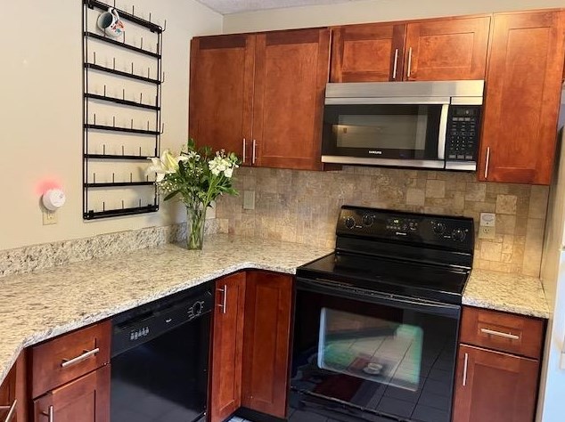 33 Apple Ln #c, Hollis, NH 03049