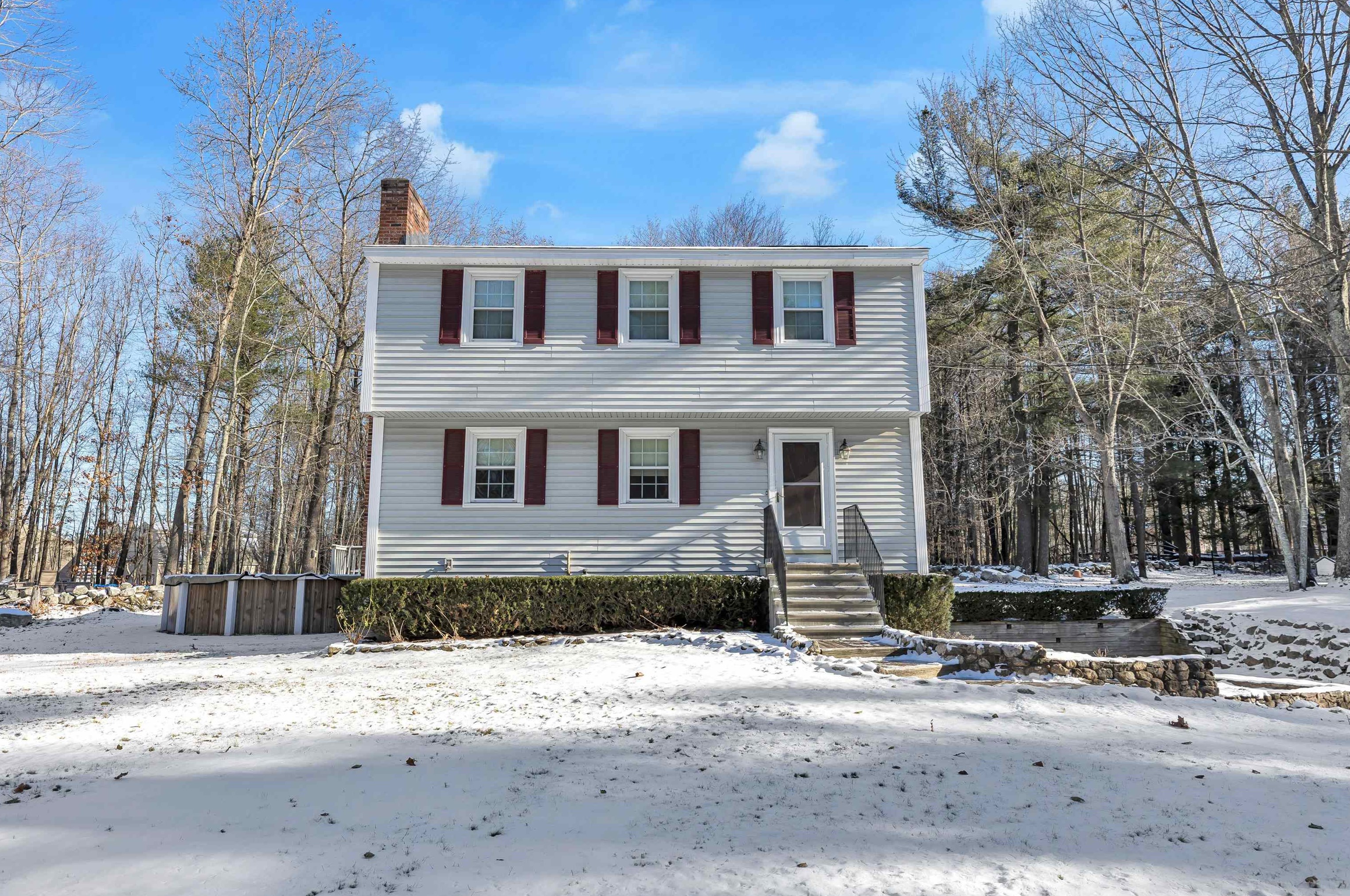 10 Taryn Rd, Derry, NH 03038
