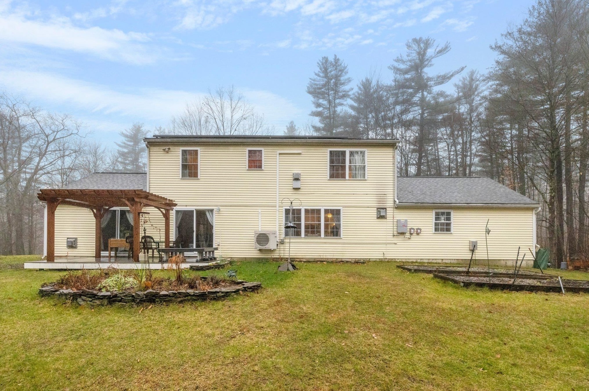 27 Lovers Ln, Chichester, NH 03258