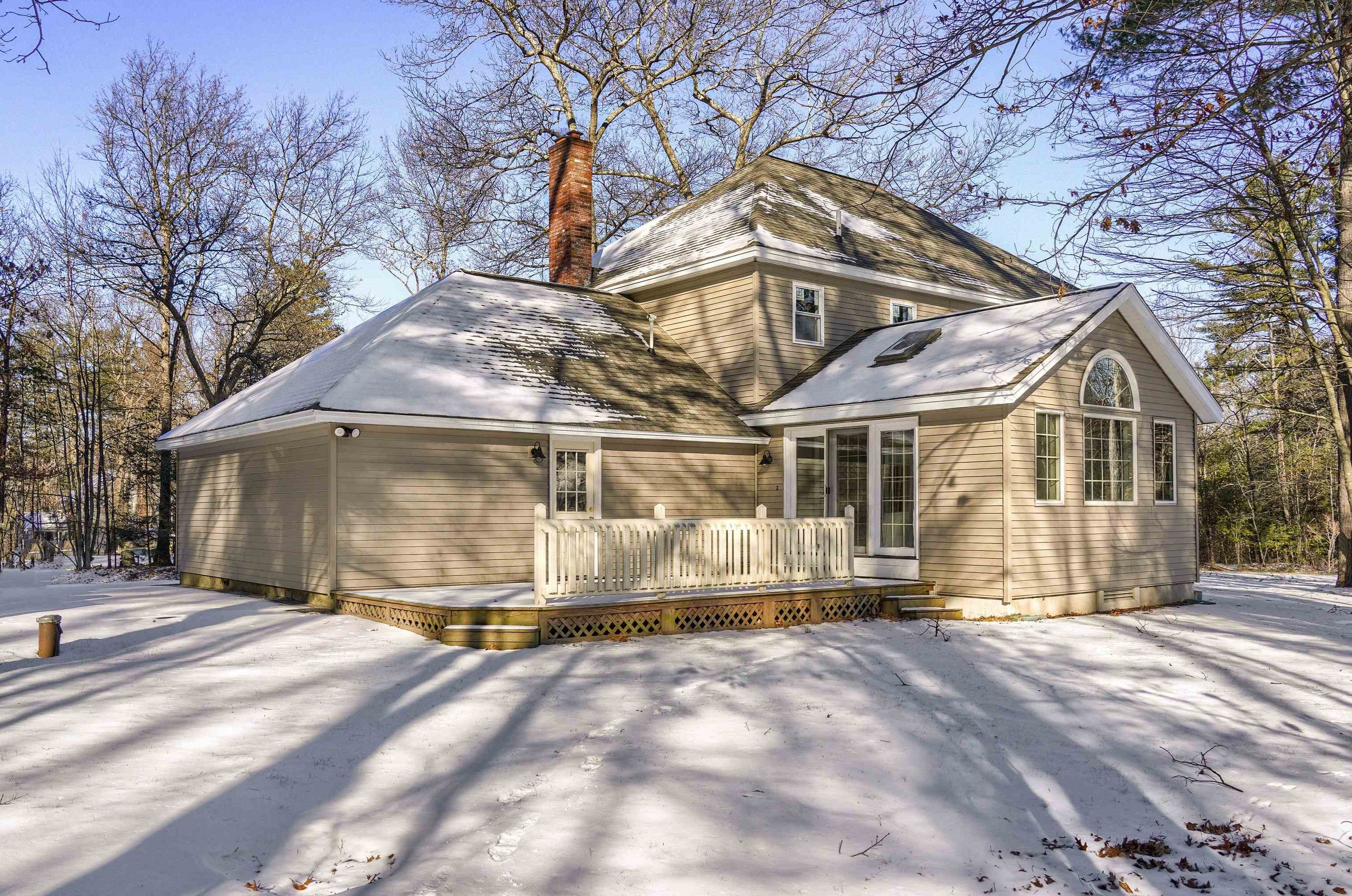 1 Cherokee Ct, Londonderry, NH 03053