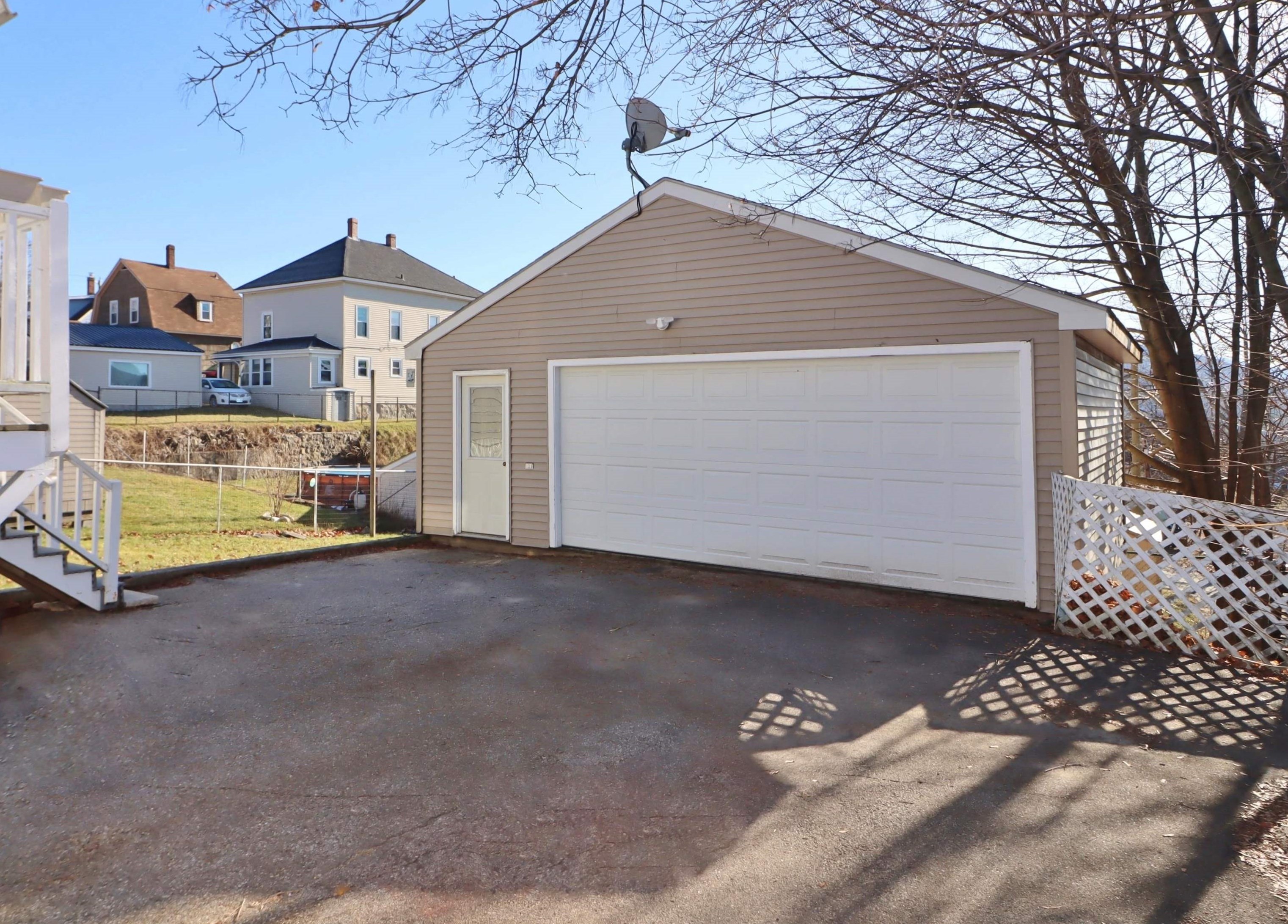 24 Cedar St, Berlin, NH 03570-2114