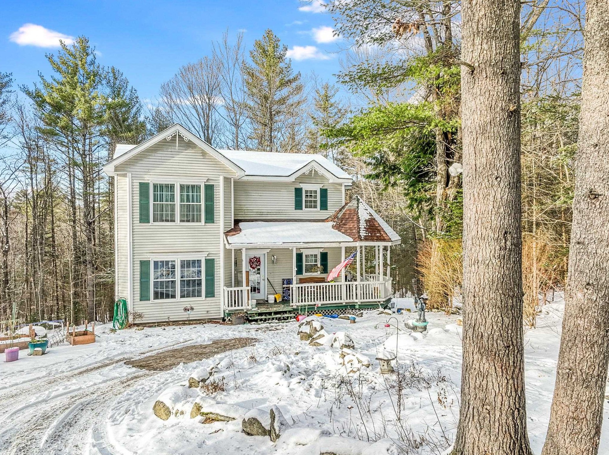 41 Coventry Dr, Sunapee, NH 03782
