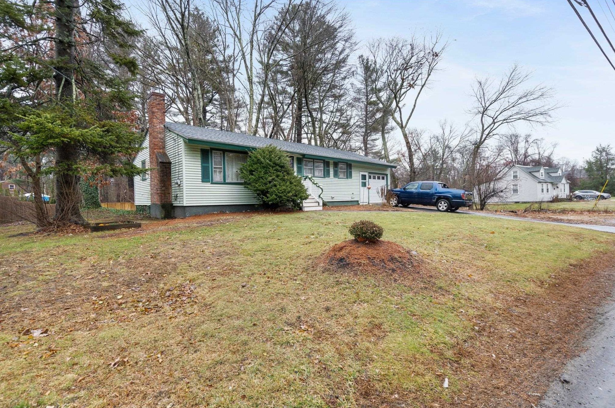 118 School St, Salem, NH 03079