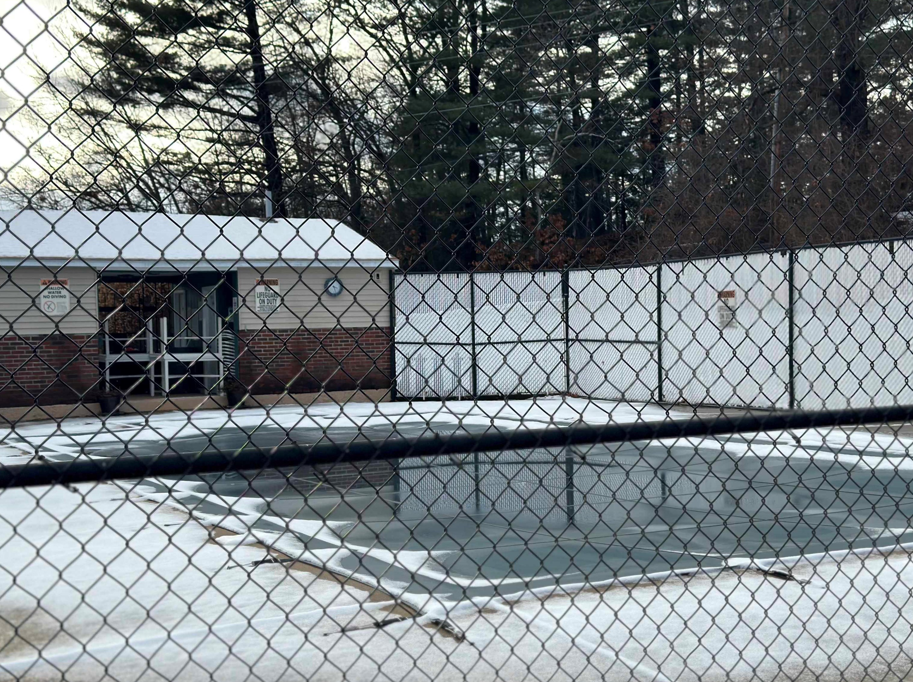 110 English Village Rd, Manchester NH  03102-2471 exterior