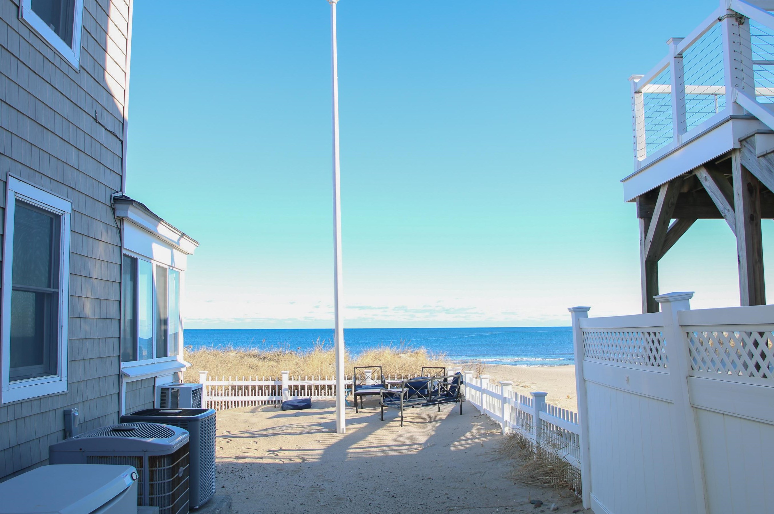 87 Ocean Dr, Seabrook, NH 03874