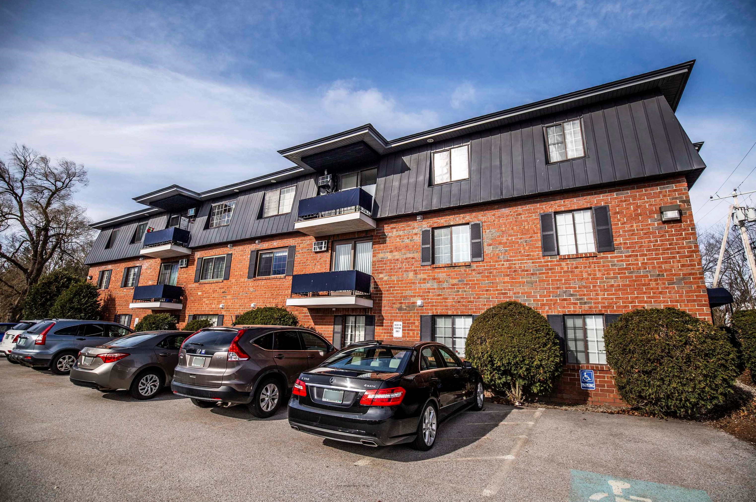 34 Dunbarton Rd, Manchester NH  03102-2591 exterior