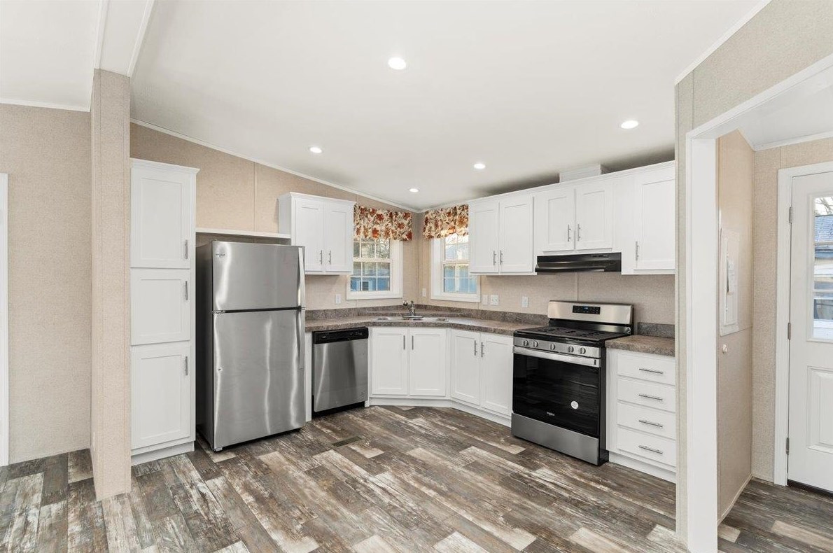 6 Sherman Dr, Concord, NH 03303