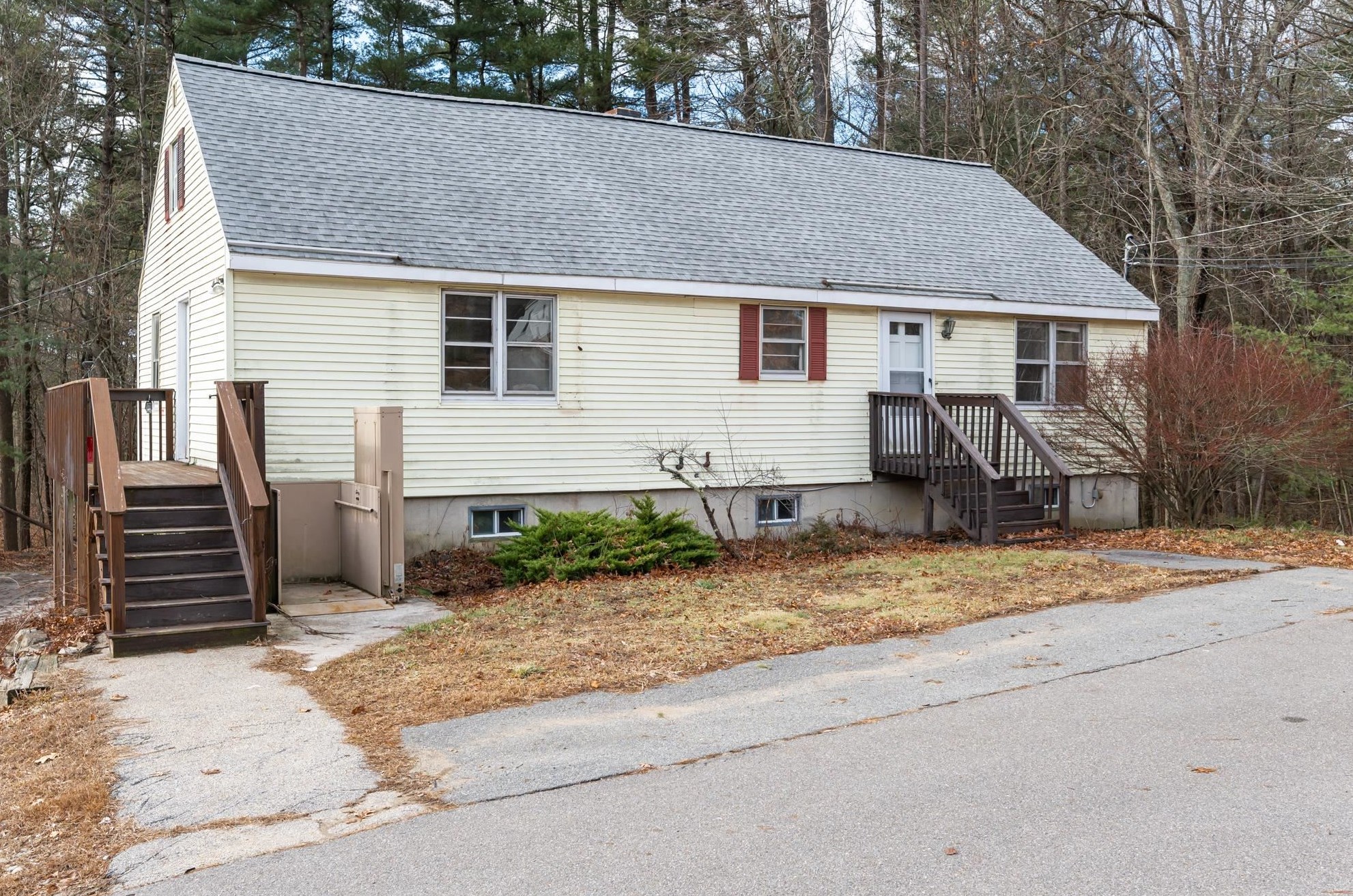 277 Lowell Rd, Hudson, NH 03051-5211