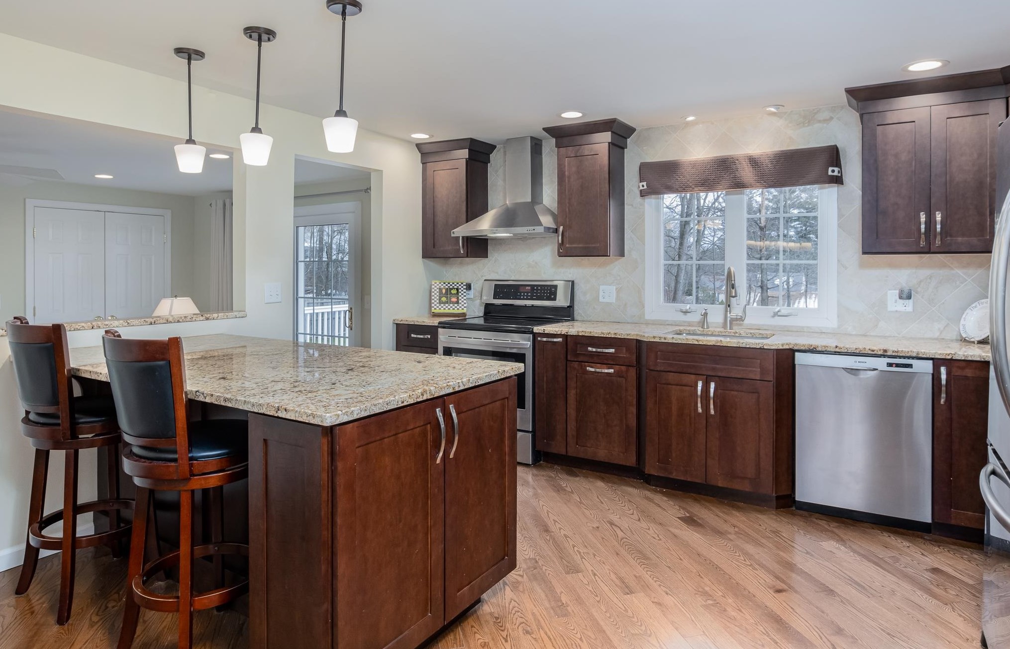 21 Woodridge Rd, Merrimack, NH 03054-2666
