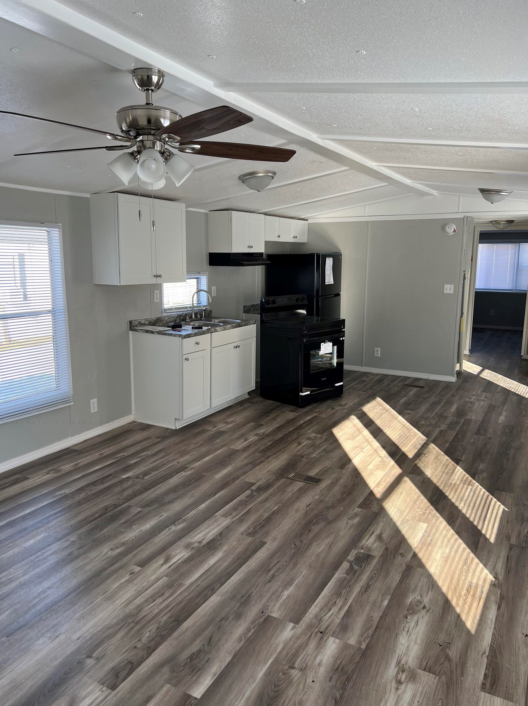 33 Robbins St, Hinsdale, NH 03451