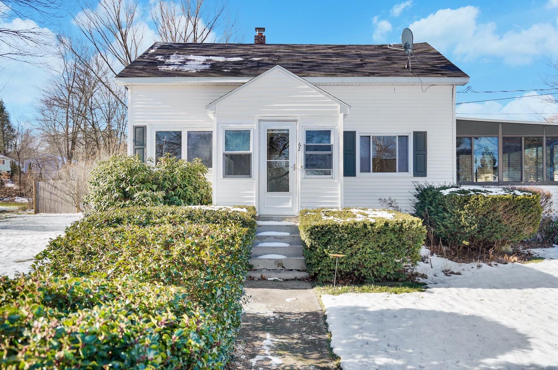 62 Eden St, Manchester NH  03102-1332 exterior