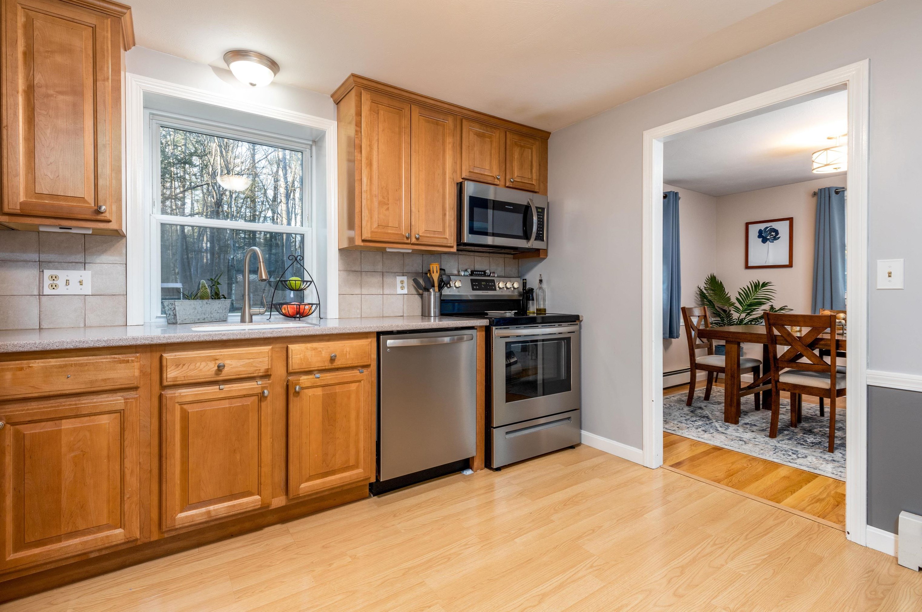 5 Short St, Merrimack NH  03054-6210 exterior