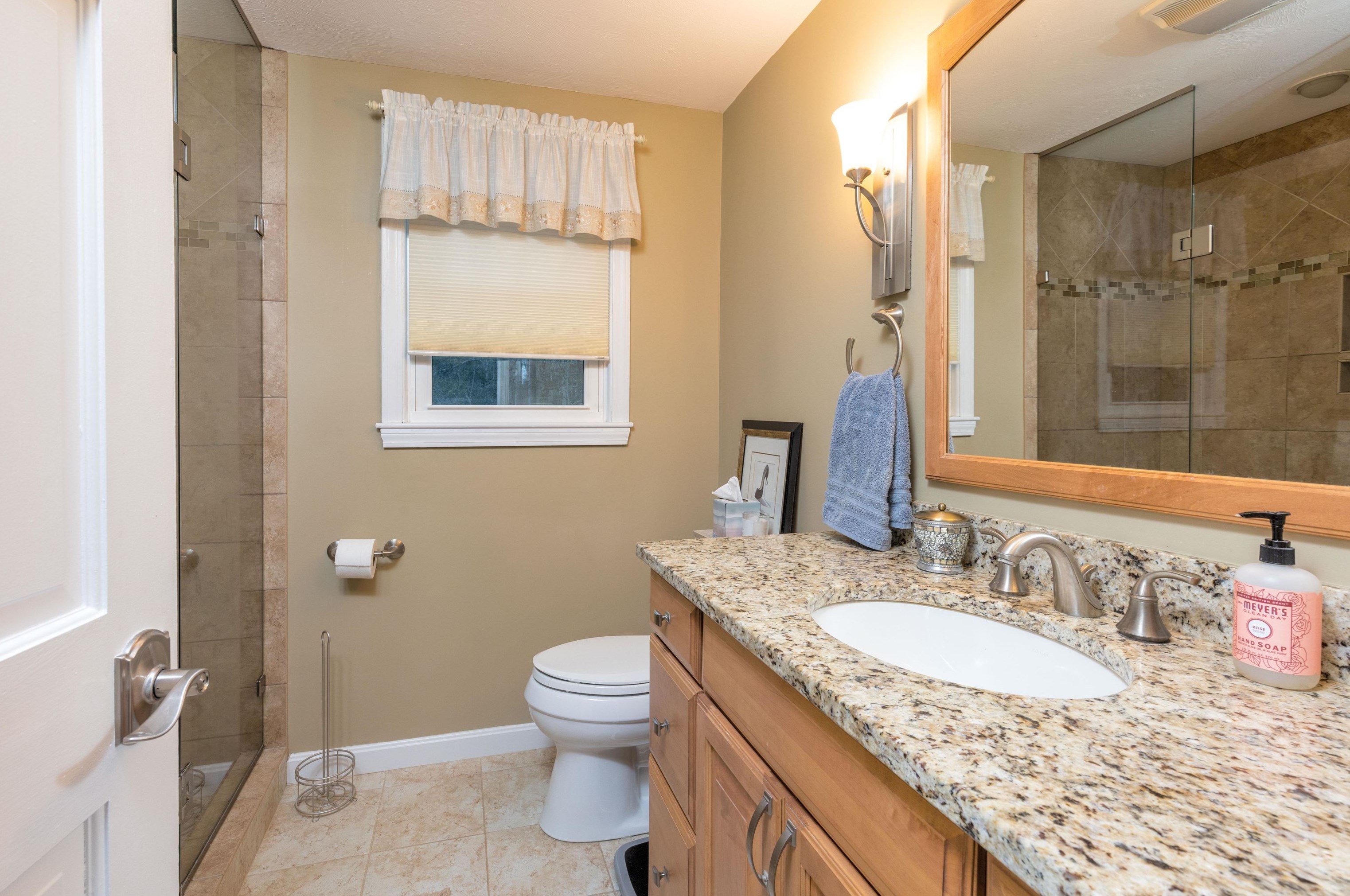 5 Short St, Merrimack NH  03054-6210 exterior