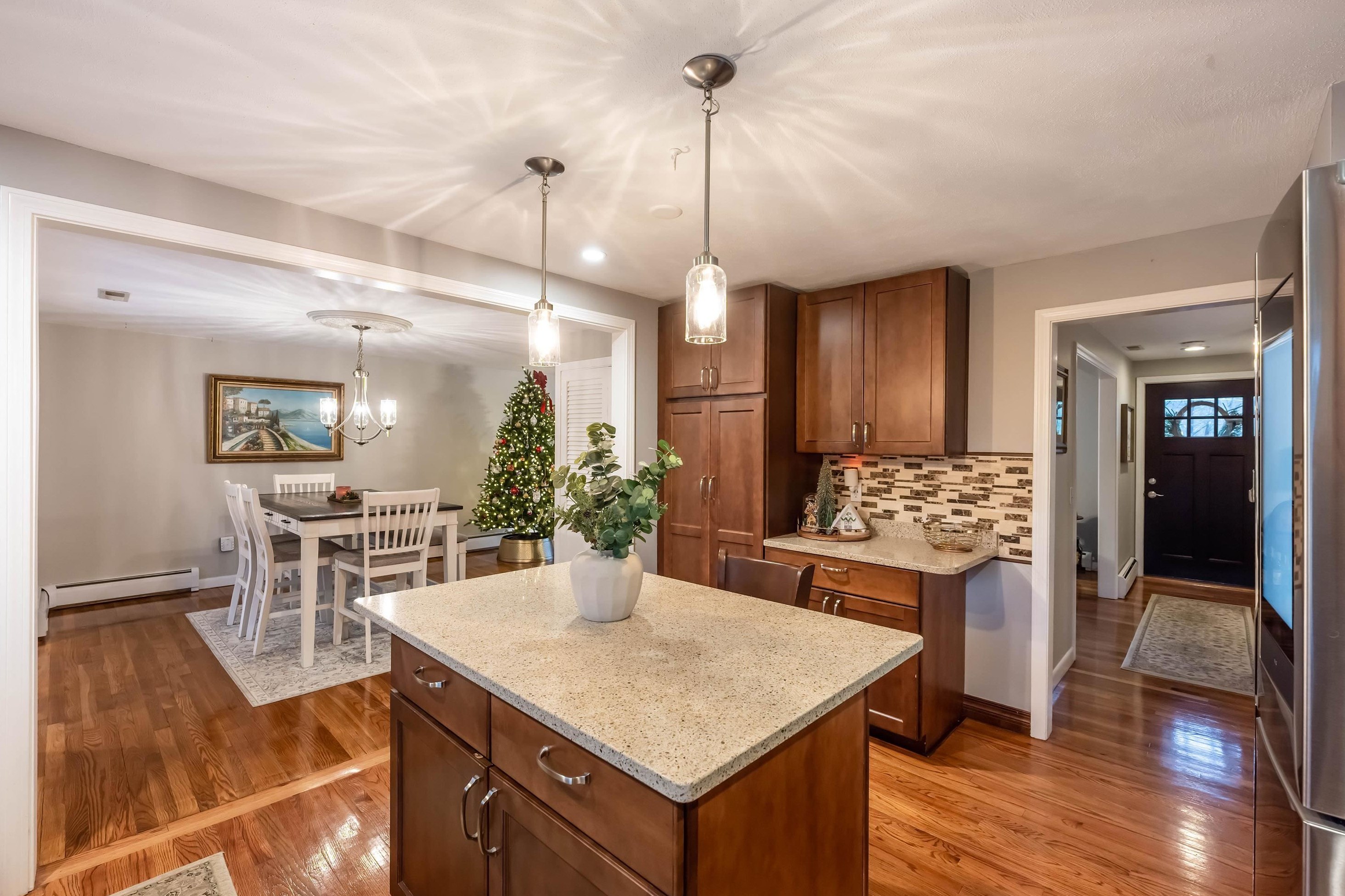 6 Johnson Dr, Plaistow NH  03865-2521 exterior