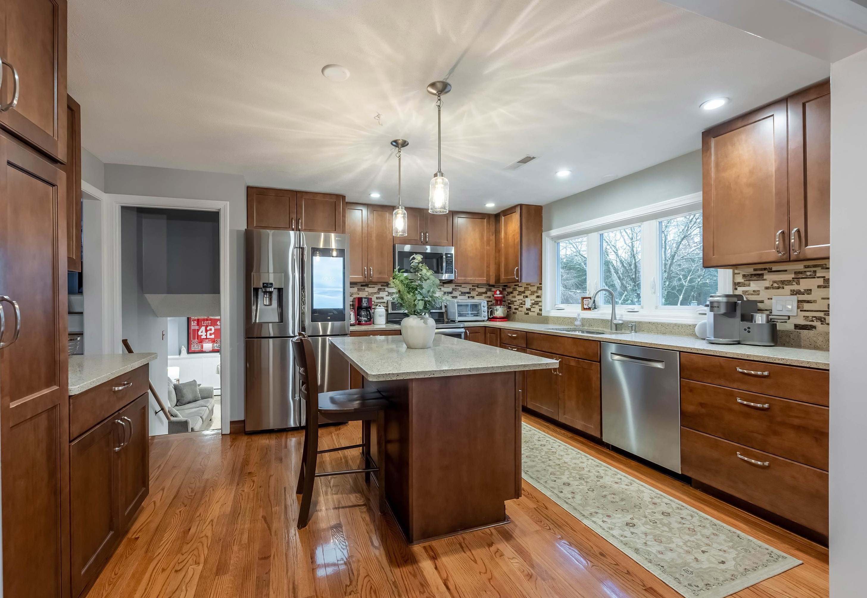 6 Johnson Dr, Plaistow NH  03865-2521 exterior